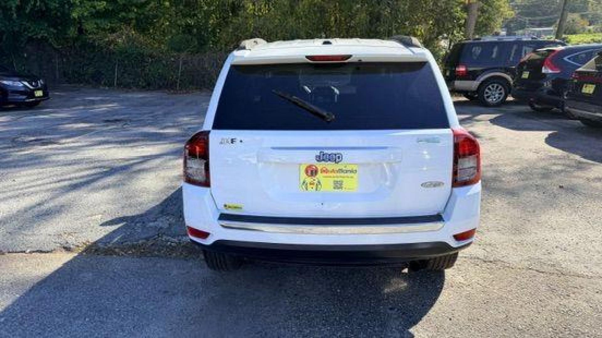 2014 White Jeep Compass Latitude FWD (1C4NJCEAXED) with an 2.0L L4 DOHC 16V engine, Continuously Variabl transmission, located at 1806 Veterans Memorial Hwy SW, Austell, GA, 30168, (770) 944-9558, 33.817959, -84.606987 - Photo#4