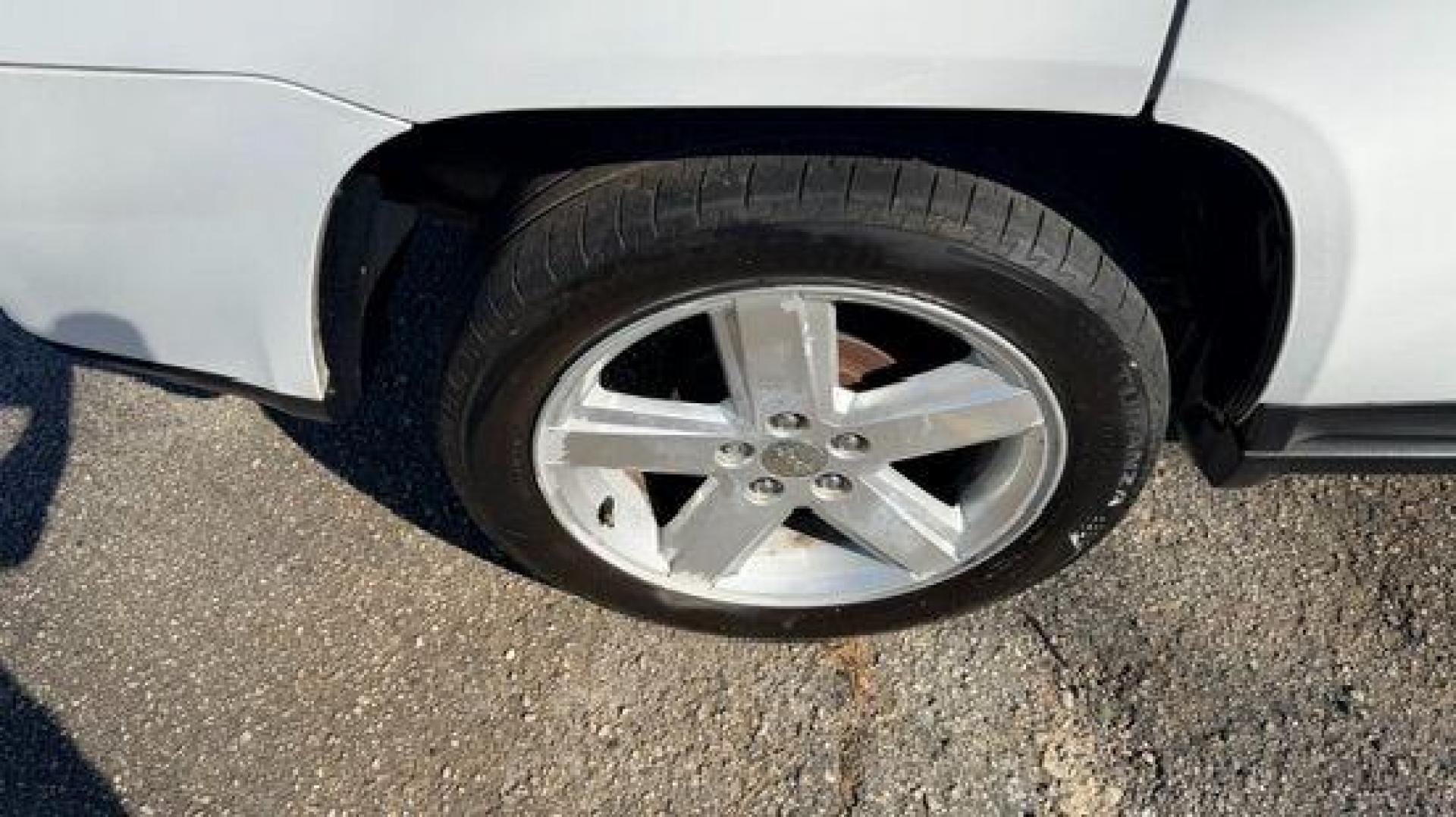 2014 White Jeep Compass Latitude FWD (1C4NJCEAXED) with an 2.0L L4 DOHC 16V engine, Continuously Variabl transmission, located at 1806 Veterans Memorial Hwy SW, Austell, GA, 30168, (770) 944-9558, 33.817959, -84.606987 - Photo#11