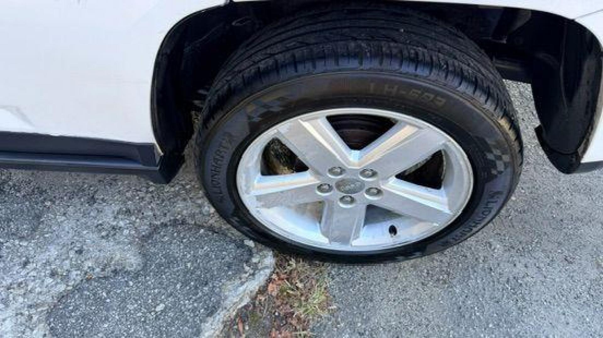 2014 White Jeep Compass Latitude FWD (1C4NJCEAXED) with an 2.0L L4 DOHC 16V engine, Continuously Variabl transmission, located at 1806 Veterans Memorial Hwy SW, Austell, GA, 30168, (770) 944-9558, 33.817959, -84.606987 - Photo#12