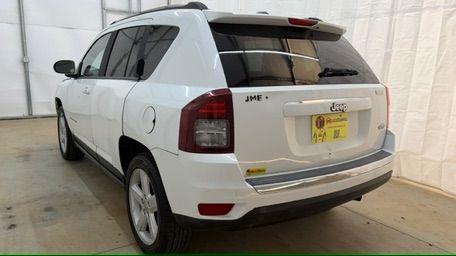 2014 White Jeep Compass Latitude FWD (1C4NJCEAXED) with an 2.0L L4 DOHC 16V engine, Continuously Variabl transmission, located at 1806 Veterans Memorial Hwy SW, Austell, GA, 30168, (770) 944-9558, 33.817959, -84.606987 - Photo#3