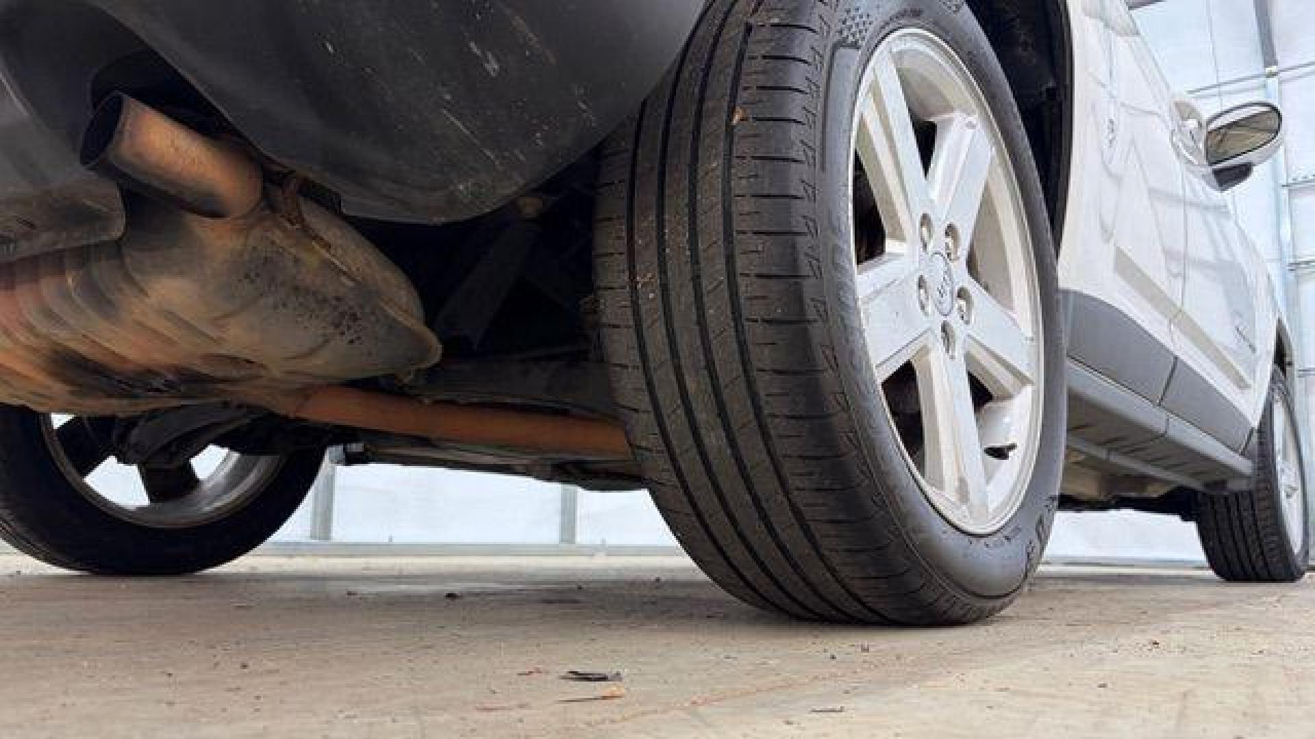 2014 White Jeep Compass Latitude FWD (1C4NJCEAXED) with an 2.0L L4 DOHC 16V engine, Continuously Variabl transmission, located at 1806 Veterans Memorial Hwy SW, Austell, GA, 30168, (770) 944-9558, 33.817959, -84.606987 - Photo#20