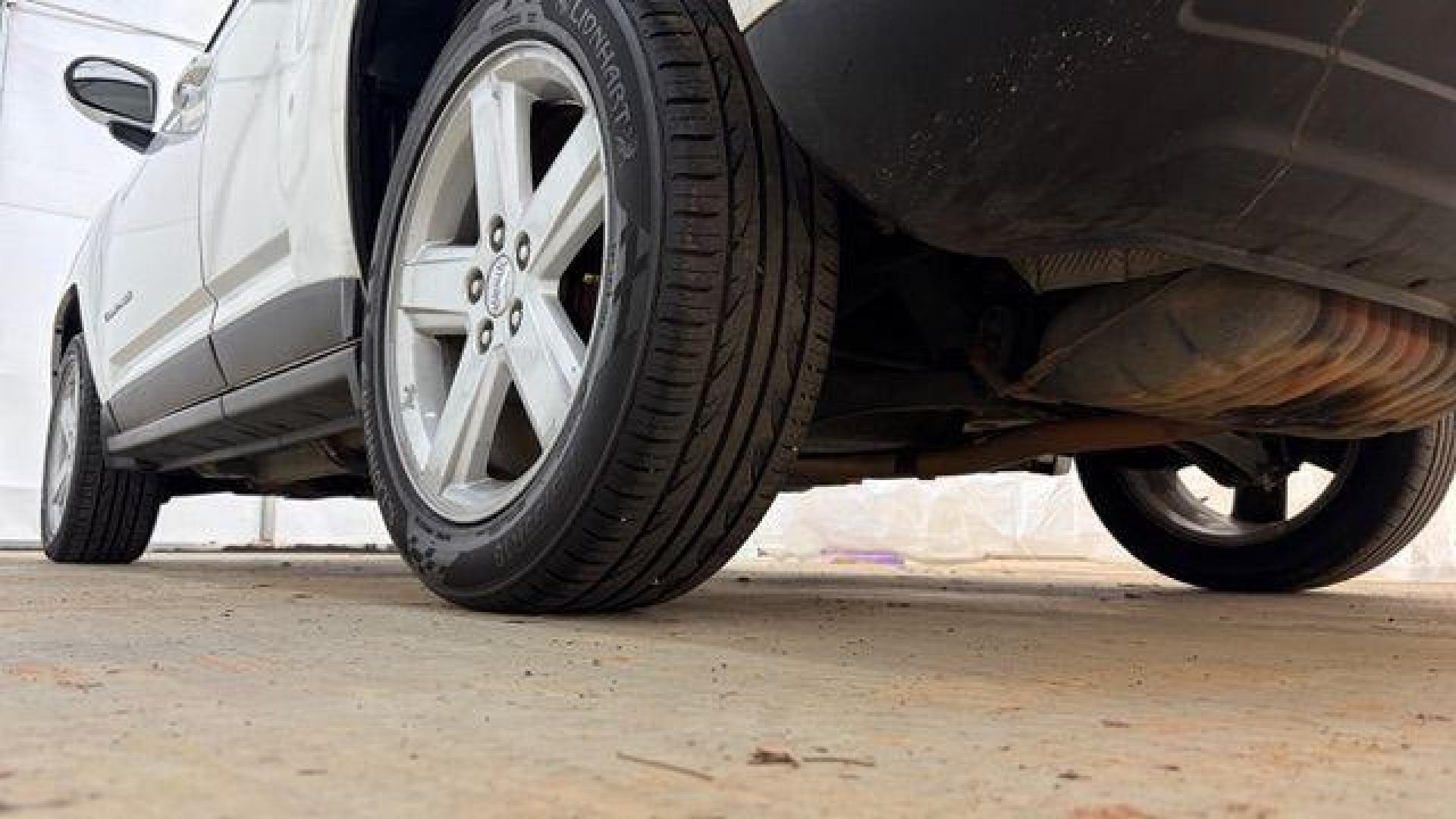 2014 White Jeep Compass Latitude FWD (1C4NJCEAXED) with an 2.0L L4 DOHC 16V engine, Continuously Variabl transmission, located at 1806 Veterans Memorial Hwy SW, Austell, GA, 30168, (770) 944-9558, 33.817959, -84.606987 - Photo#21