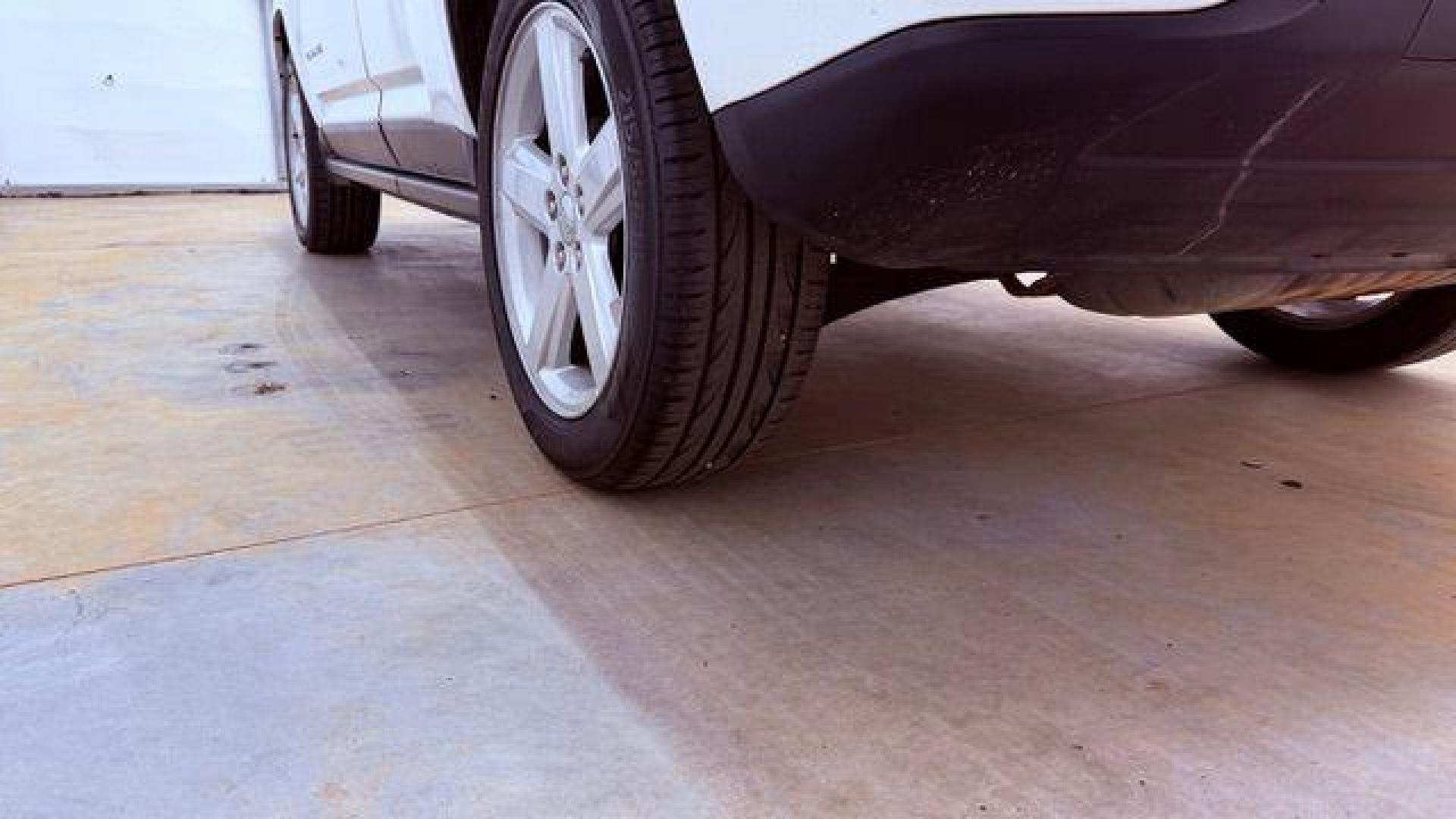 2014 White Jeep Compass Latitude FWD (1C4NJCEAXED) with an 2.0L L4 DOHC 16V engine, Continuously Variabl transmission, located at 1806 Veterans Memorial Hwy SW, Austell, GA, 30168, (770) 944-9558, 33.817959, -84.606987 - Photo#23