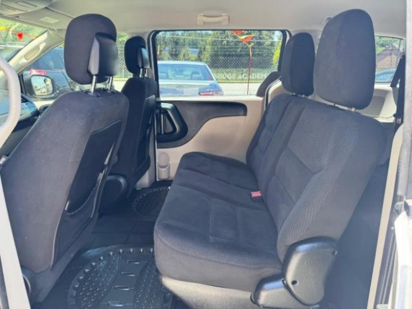 2015 White Dodge Grand Caravan SE (2C4RDGBG4FR) with an 3.6L V6 DOHC 24V engine, 6-Speed Automatic transmission, located at 1806 Veterans Memorial Hwy SW, Austell, GA, 30168, (770) 944-9558, 33.817959, -84.606987 - Photo#9