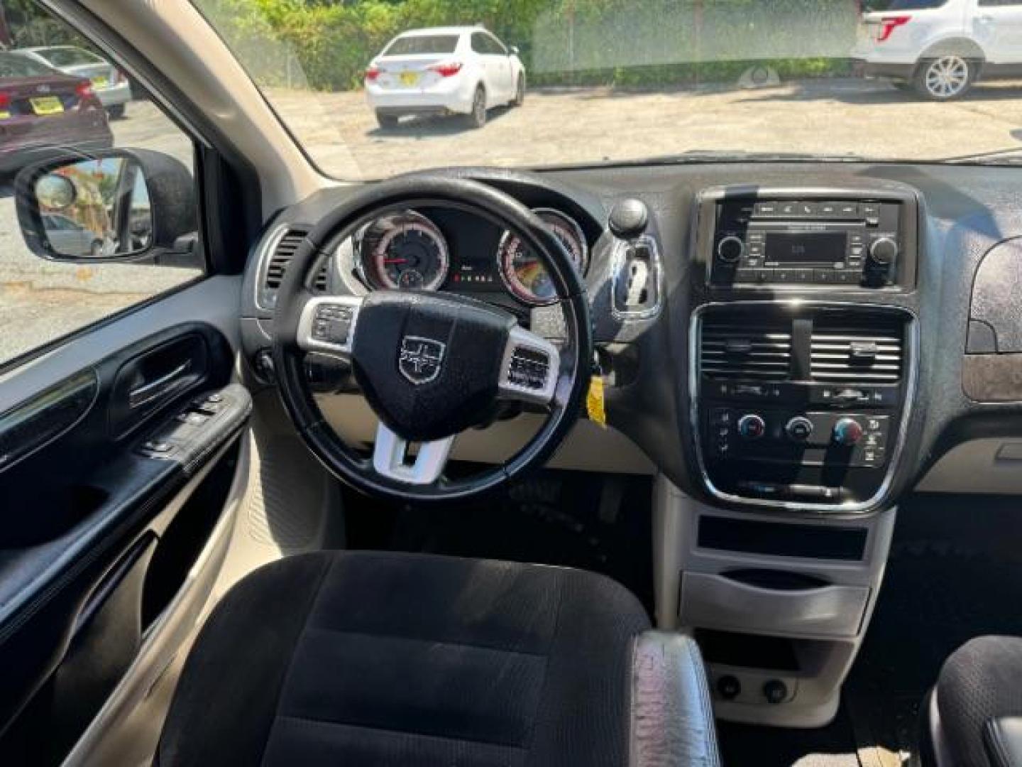 2015 White Dodge Grand Caravan SE (2C4RDGBG4FR) with an 3.6L V6 DOHC 24V engine, 6-Speed Automatic transmission, located at 1806 Veterans Memorial Hwy SW, Austell, GA, 30168, (770) 944-9558, 33.817959, -84.606987 - Photo#11