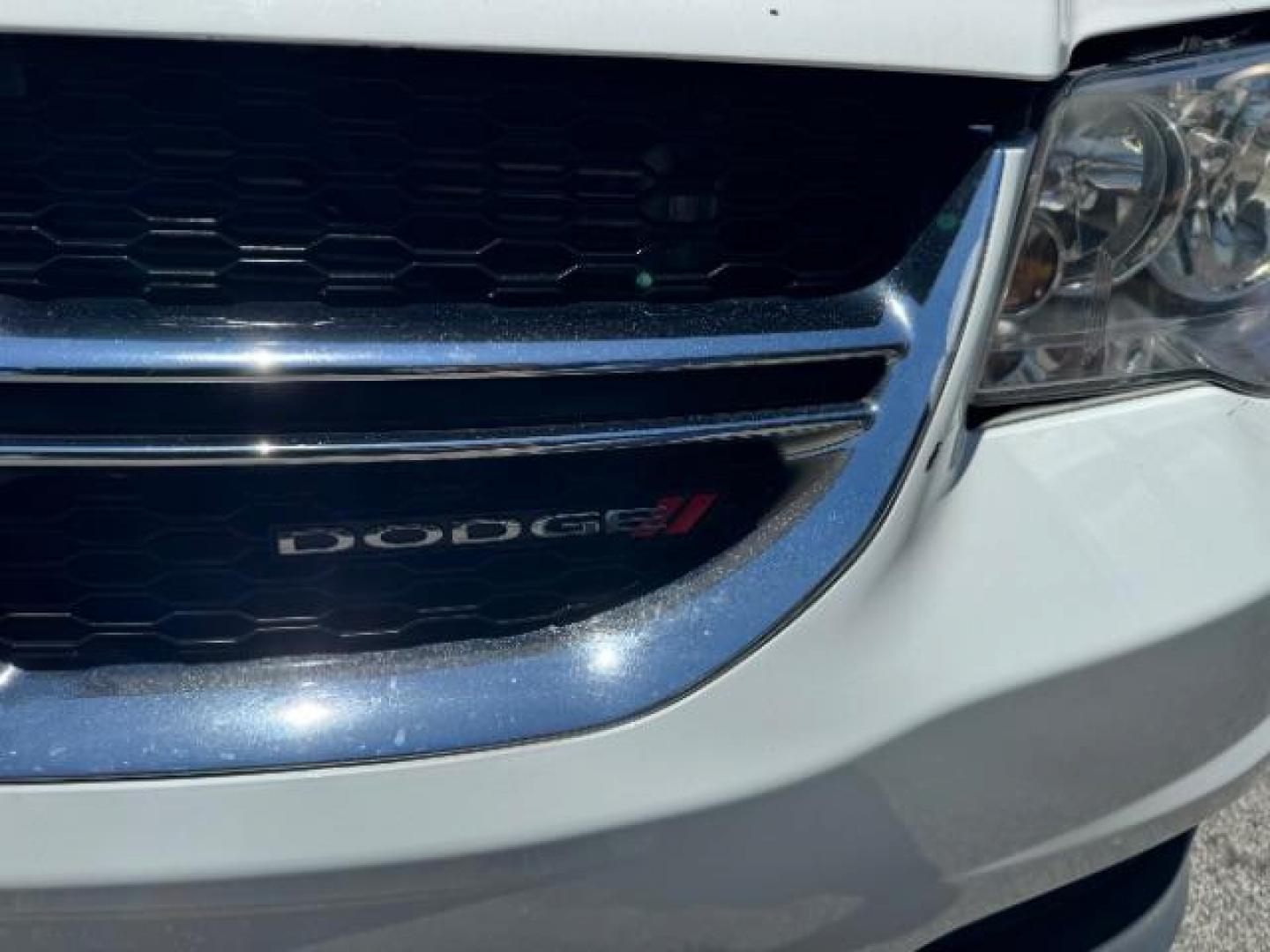 2015 White Dodge Grand Caravan SE (2C4RDGBG4FR) with an 3.6L V6 DOHC 24V engine, 6-Speed Automatic transmission, located at 1806 Veterans Memorial Hwy SW, Austell, GA, 30168, (770) 944-9558, 33.817959, -84.606987 - Photo#14