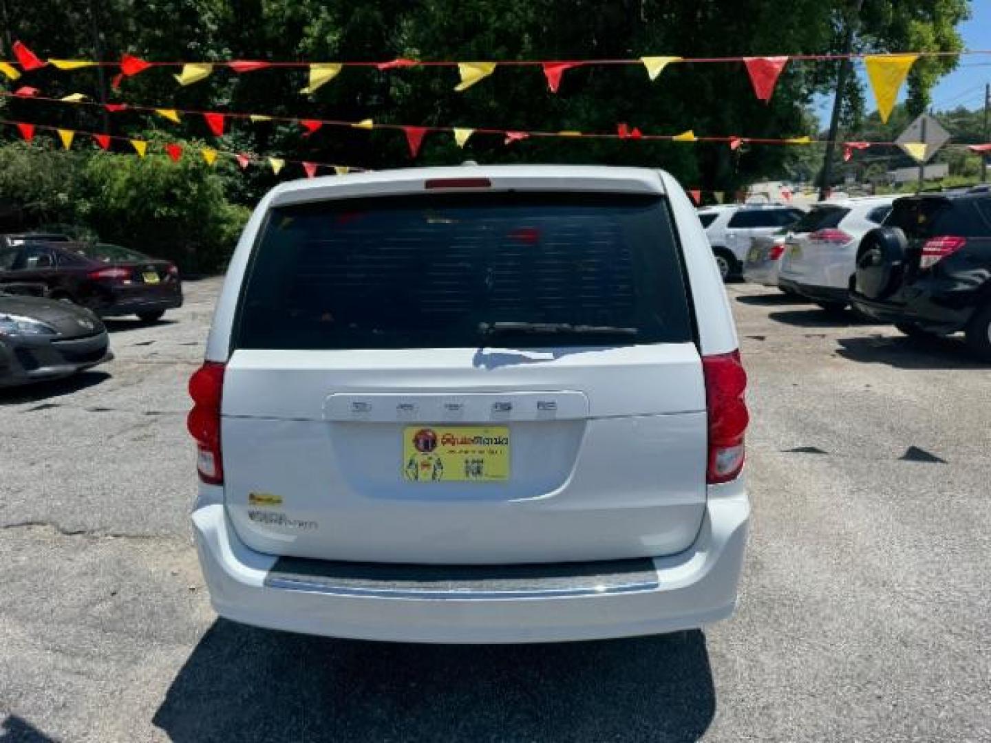 2015 White Dodge Grand Caravan SE (2C4RDGBG4FR) with an 3.6L V6 DOHC 24V engine, 6-Speed Automatic transmission, located at 1806 Veterans Memorial Hwy SW, Austell, GA, 30168, (770) 944-9558, 33.817959, -84.606987 - Photo#4