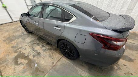 2017 Gray Nissan Altima 2.5 SR (1N4AL3AP7HC) with an 2.5L L4 DOHC 16V engine, Continuously Variabl transmission, located at 1806 Veterans Memorial Hwy SW, Austell, GA, 30168, (770) 944-9558, 33.817959, -84.606987 - Photo#2