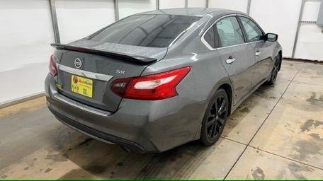 2017 Gray Nissan Altima 2.5 SR (1N4AL3AP7HC) with an 2.5L L4 DOHC 16V engine, Continuously Variabl transmission, located at 1806 Veterans Memorial Hwy SW, Austell, GA, 30168, (770) 944-9558, 33.817959, -84.606987 - Photo#5