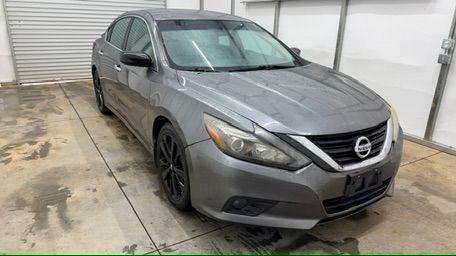 2017 Gray Nissan Altima 2.5 SR (1N4AL3AP7HC) with an 2.5L L4 DOHC 16V engine, Continuously Variabl transmission, located at 1806 Veterans Memorial Hwy SW, Austell, GA, 30168, (770) 944-9558, 33.817959, -84.606987 - Photo#8