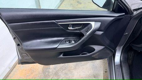 2017 Gray Nissan Altima 2.5 SR (1N4AL3AP7HC) with an 2.5L L4 DOHC 16V engine, Continuously Variabl transmission, located at 1806 Veterans Memorial Hwy SW, Austell, GA, 30168, (770) 944-9558, 33.817959, -84.606987 - Photo#10