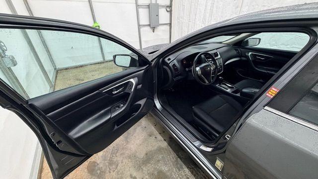 2017 Gray Nissan Altima 2.5 SR (1N4AL3AP7HC) with an 2.5L L4 DOHC 16V engine, Continuously Variabl transmission, located at 1806 Veterans Memorial Hwy SW, Austell, GA, 30168, (770) 944-9558, 33.817959, -84.606987 - Photo#11