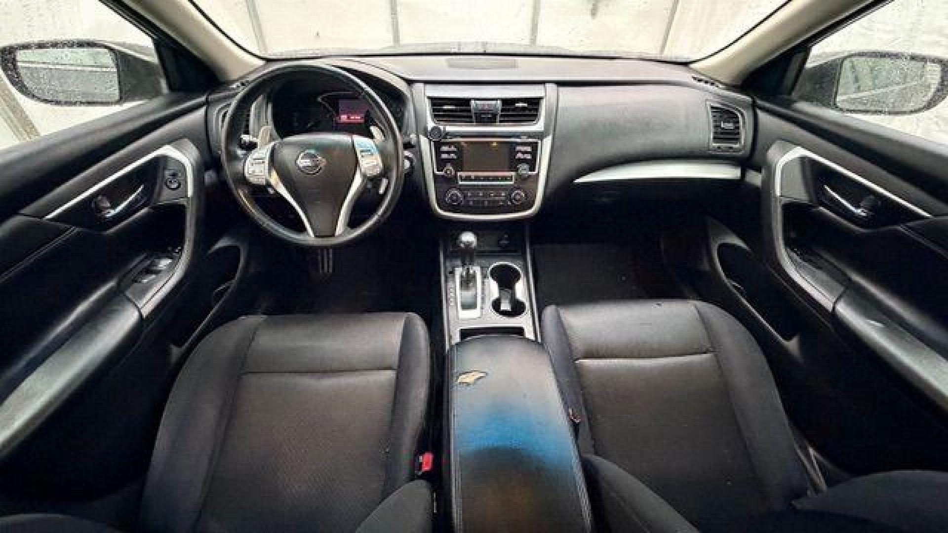 2017 Gray Nissan Altima 2.5 SR (1N4AL3AP7HC) with an 2.5L L4 DOHC 16V engine, Continuously Variabl transmission, located at 1806 Veterans Memorial Hwy SW, Austell, GA, 30168, (770) 944-9558, 33.817959, -84.606987 - Photo#16