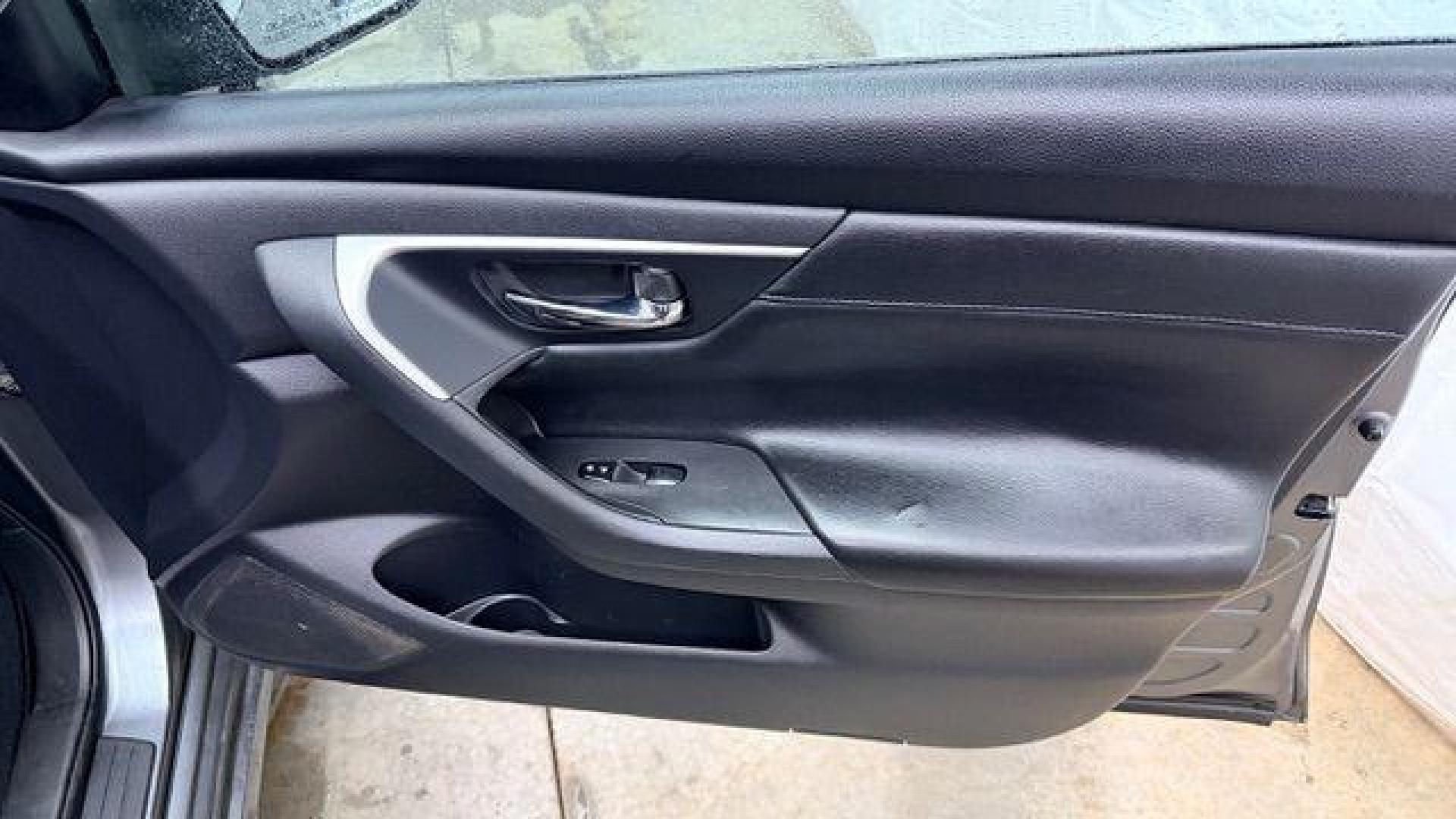 2017 Gray Nissan Altima 2.5 SR (1N4AL3AP7HC) with an 2.5L L4 DOHC 16V engine, Continuously Variabl transmission, located at 1806 Veterans Memorial Hwy SW, Austell, GA, 30168, (770) 944-9558, 33.817959, -84.606987 - Photo#19