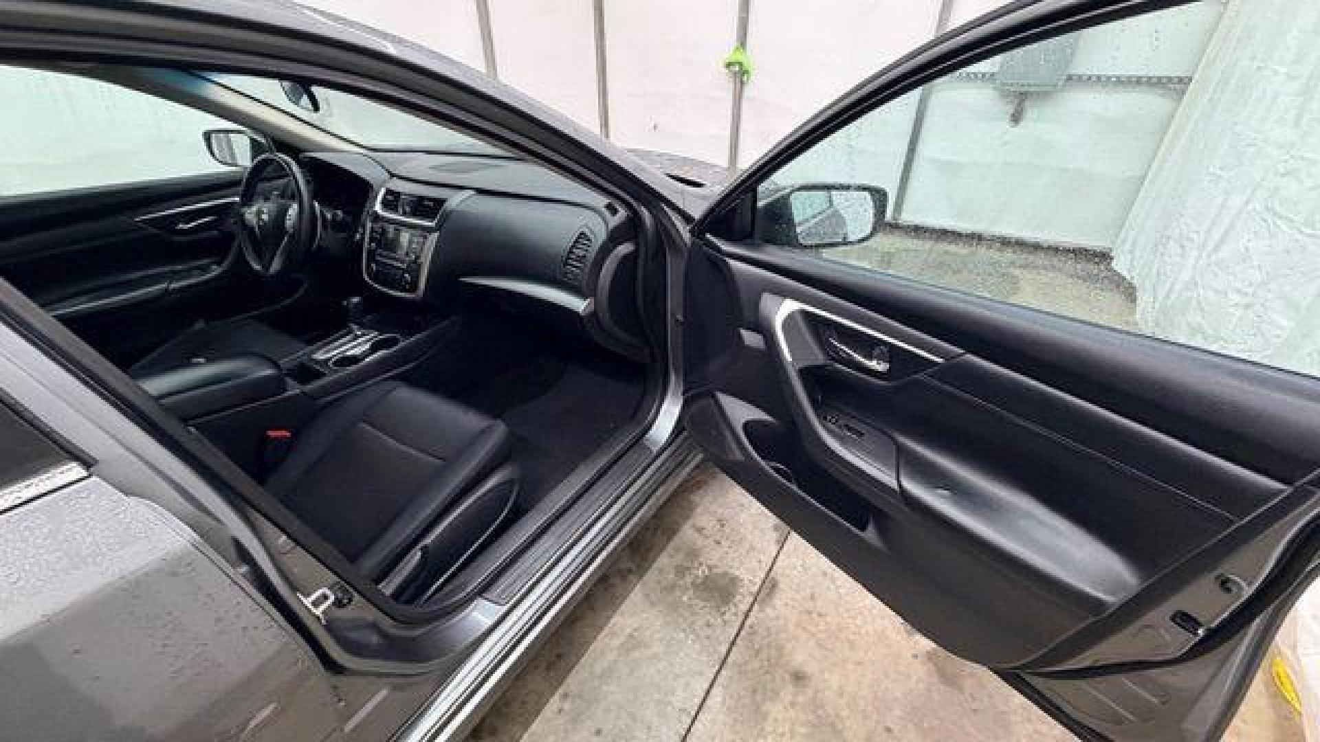 2017 Gray Nissan Altima 2.5 SR (1N4AL3AP7HC) with an 2.5L L4 DOHC 16V engine, Continuously Variabl transmission, located at 1806 Veterans Memorial Hwy SW, Austell, GA, 30168, (770) 944-9558, 33.817959, -84.606987 - Photo#20