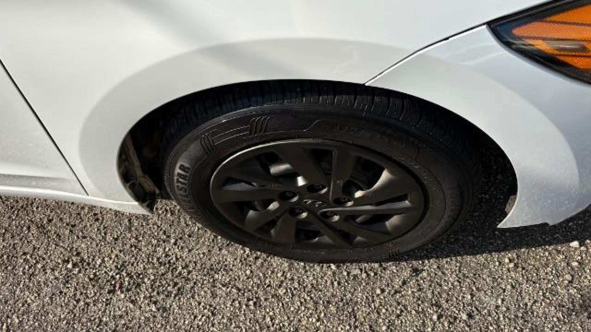 2017 White Hyundai Elantra SE 6AT (5NPD74LF3HH) with an 1.8L L4 DOHC 16V engine, 6-Speed Automatic transmission, located at 1806 Veterans Memorial Hwy SW, Austell, GA, 30168, (770) 944-9558, 33.817959, -84.606987 - Photo#13