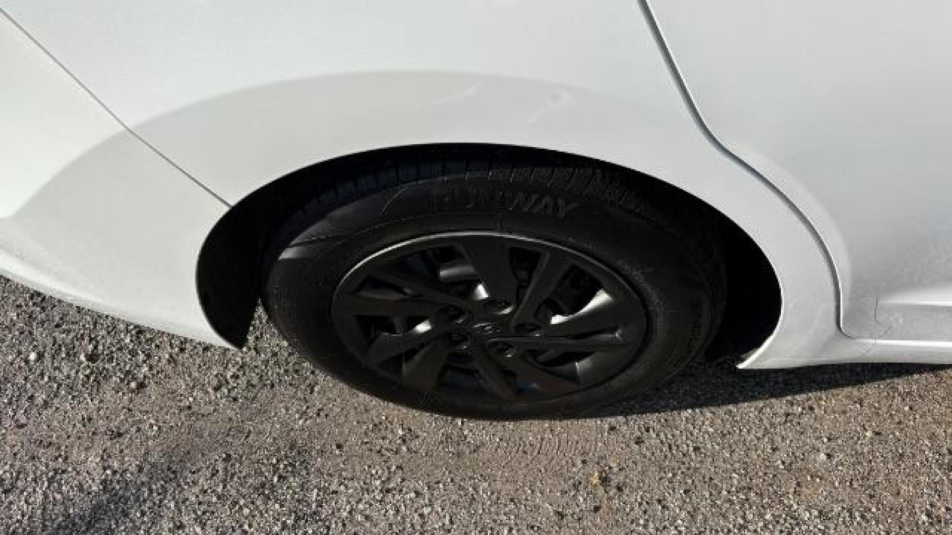 2017 White Hyundai Elantra SE 6AT (5NPD74LF3HH) with an 1.8L L4 DOHC 16V engine, 6-Speed Automatic transmission, located at 1806 Veterans Memorial Hwy SW, Austell, GA, 30168, (770) 944-9558, 33.817959, -84.606987 - Photo#14