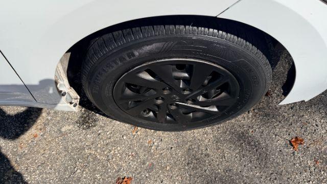 2017 White Hyundai Elantra SE 6AT (5NPD74LF3HH) with an 1.8L L4 DOHC 16V engine, 6-Speed Automatic transmission, located at 1806 Veterans Memorial Hwy SW, Austell, GA, 30168, (770) 944-9558, 33.817959, -84.606987 - Photo#14