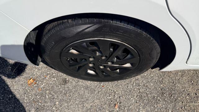 2017 White Hyundai Elantra SE 6AT (5NPD74LF3HH) with an 1.8L L4 DOHC 16V engine, 6-Speed Automatic transmission, located at 1806 Veterans Memorial Hwy SW, Austell, GA, 30168, (770) 944-9558, 33.817959, -84.606987 - Photo#15