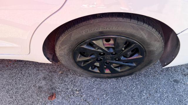 2017 White Hyundai Elantra SE 6AT (5NPD74LF3HH) with an 1.8L L4 DOHC 16V engine, 6-Speed Automatic transmission, located at 1806 Veterans Memorial Hwy SW, Austell, GA, 30168, (770) 944-9558, 33.817959, -84.606987 - Photo#16