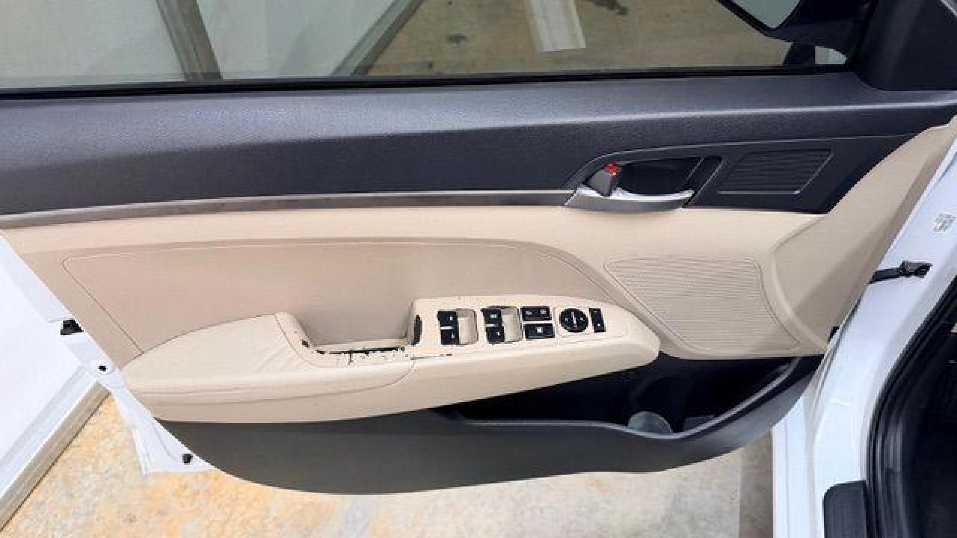 2017 White Hyundai Elantra SE 6AT (5NPD74LF3HH) with an 1.8L L4 DOHC 16V engine, 6-Speed Automatic transmission, located at 1806 Veterans Memorial Hwy SW, Austell, GA, 30168, (770) 944-9558, 33.817959, -84.606987 - Photo#10