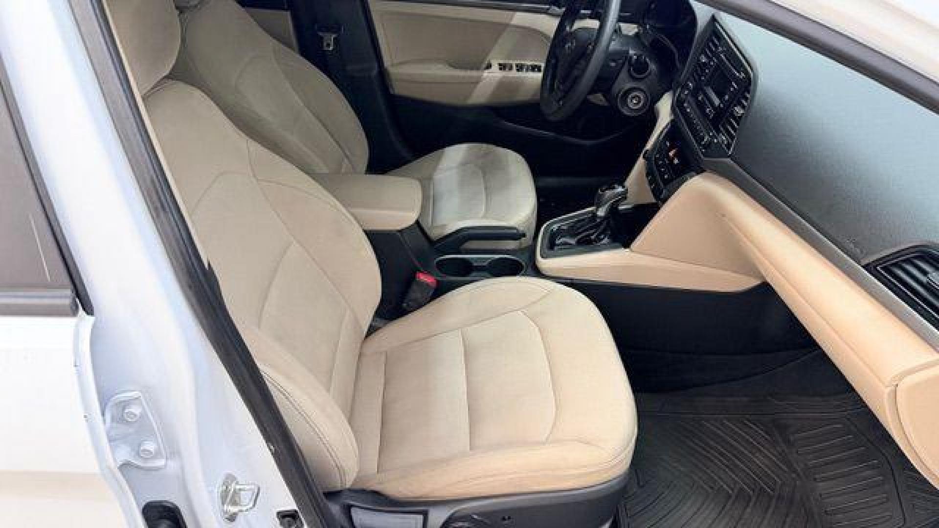 2017 White Hyundai Elantra SE 6AT (5NPD74LF3HH) with an 1.8L L4 DOHC 16V engine, 6-Speed Automatic transmission, located at 1806 Veterans Memorial Hwy SW, Austell, GA, 30168, (770) 944-9558, 33.817959, -84.606987 - Photo#20