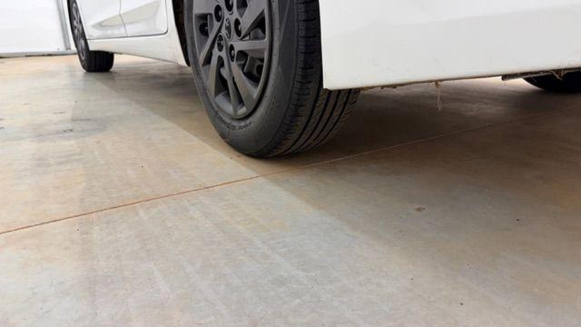 2017 White Hyundai Elantra SE 6AT (5NPD74LF3HH) with an 1.8L L4 DOHC 16V engine, 6-Speed Automatic transmission, located at 1806 Veterans Memorial Hwy SW, Austell, GA, 30168, (770) 944-9558, 33.817959, -84.606987 - Photo#23