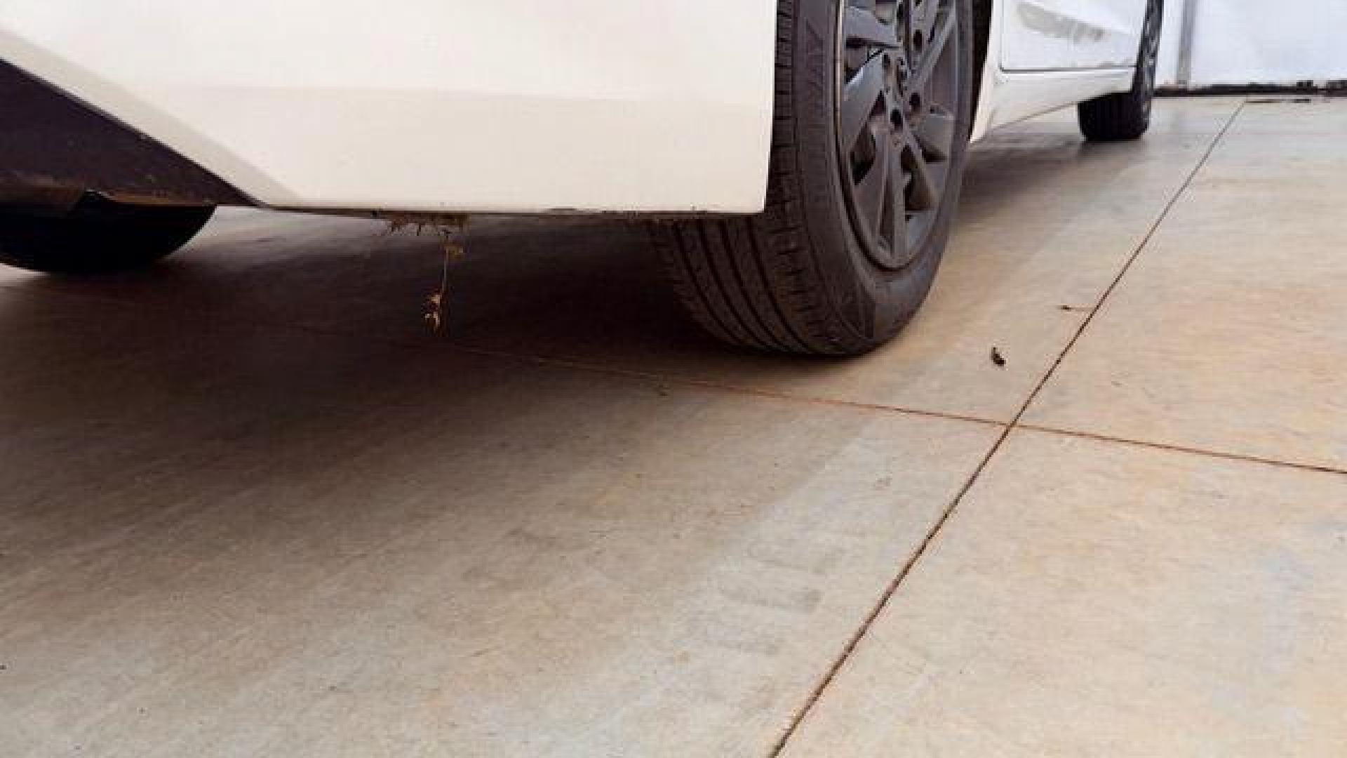 2017 White Hyundai Elantra SE 6AT (5NPD74LF3HH) with an 1.8L L4 DOHC 16V engine, 6-Speed Automatic transmission, located at 1806 Veterans Memorial Hwy SW, Austell, GA, 30168, (770) 944-9558, 33.817959, -84.606987 - Photo#24