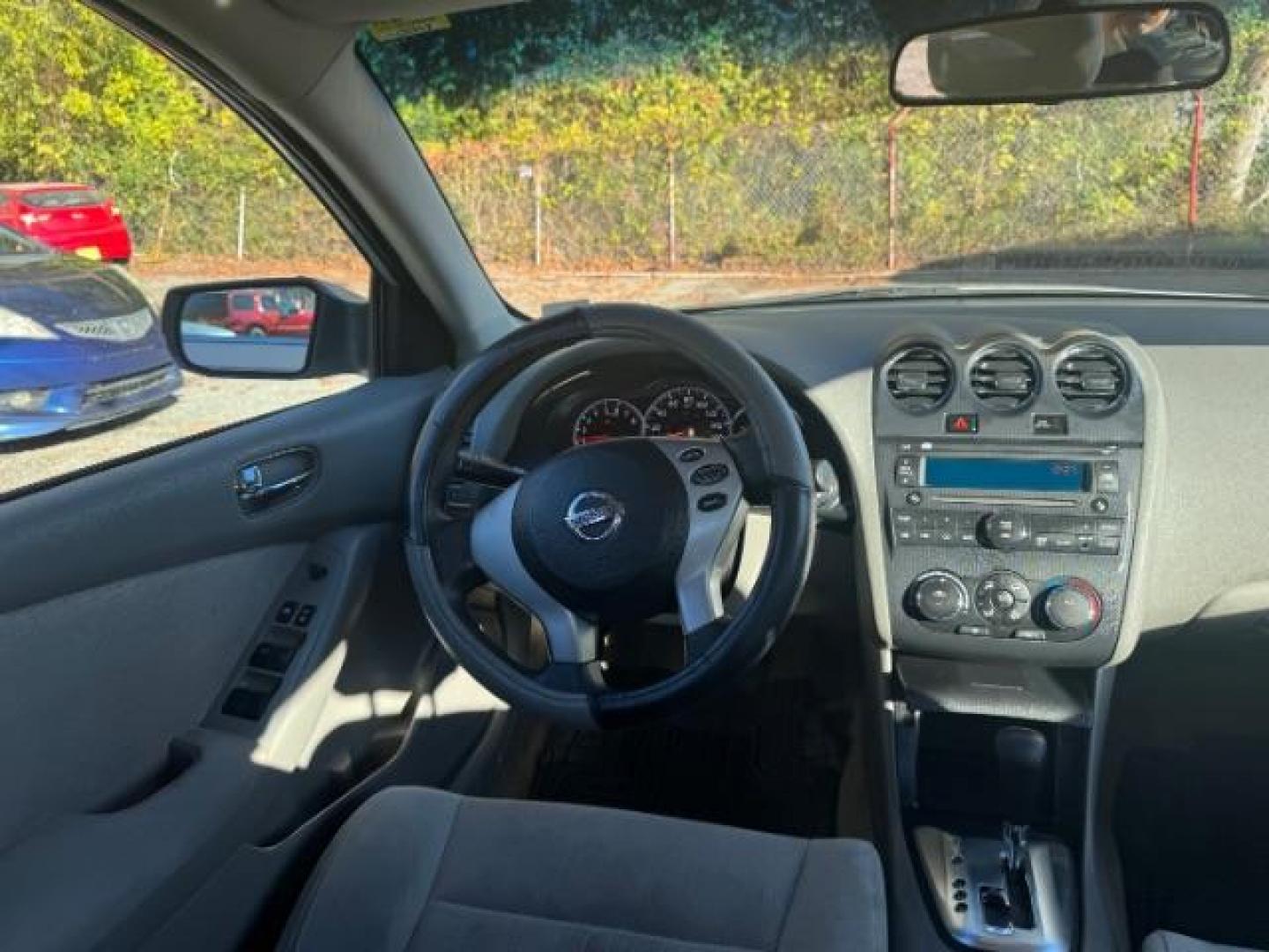 2011 Silver Nissan Altima 2.5 (1N4AL2AP4BC) with an 2.5L L4 DOHC 16V engine, Automatic transmission, located at 1806 Veterans Memorial Hwy SW, Austell, GA, 30168, (770) 944-9558, 33.817959, -84.606987 - Photo#12