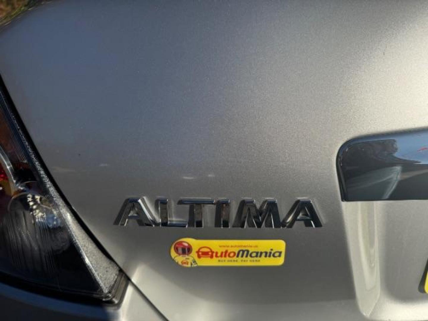 2011 Silver Nissan Altima 2.5 (1N4AL2AP4BC) with an 2.5L L4 DOHC 16V engine, Automatic transmission, located at 1806 Veterans Memorial Hwy SW, Austell, GA, 30168, (770) 944-9558, 33.817959, -84.606987 - Photo#15