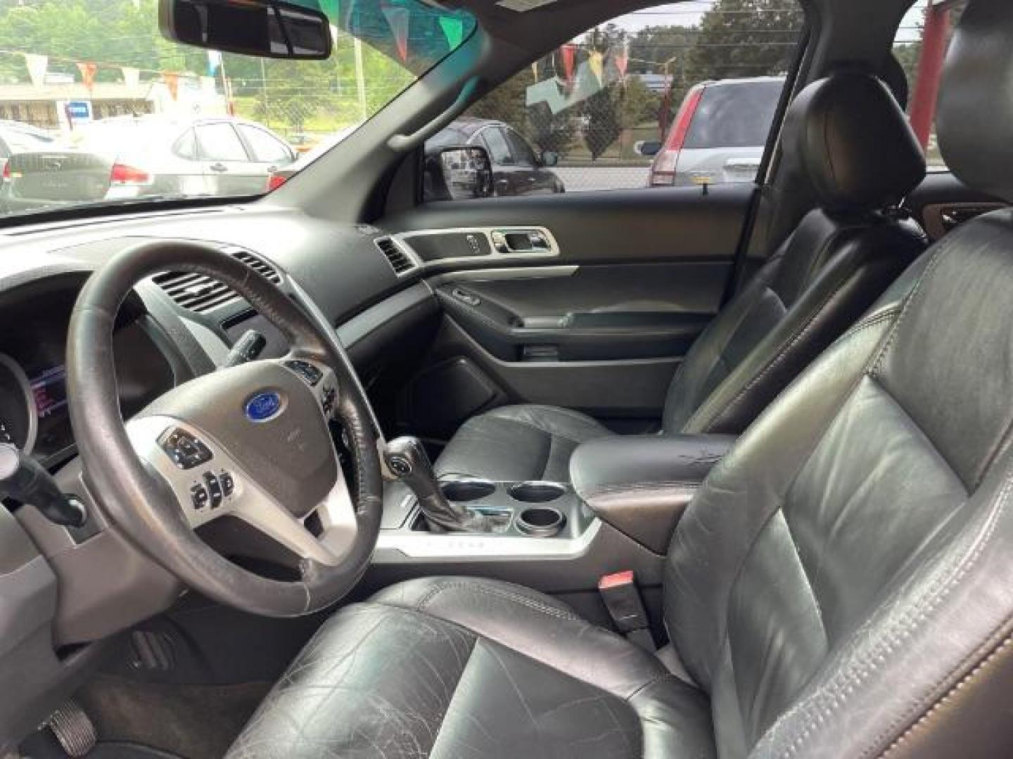 2013 White Ford Explorer XLT FWD (1FM5K7D80DG) with an 3.5L V6 DOHC 24V engine, 6-Speed Automatic transmission, located at 1806 Veterans Memorial Hwy SW, Austell, GA, 30168, (770) 944-9558, 33.817959, -84.606987 - Photo#10