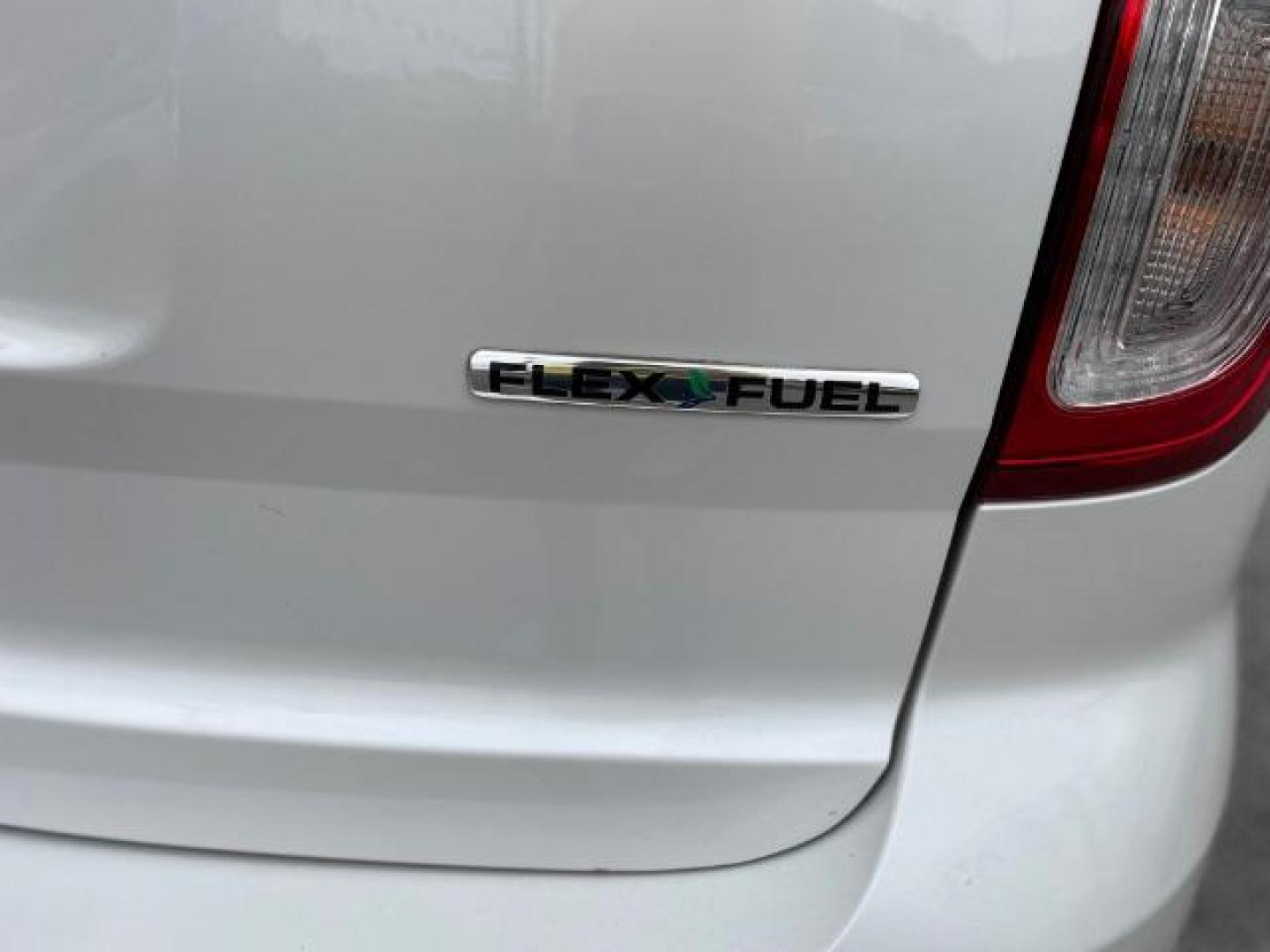 2013 White Ford Explorer XLT FWD (1FM5K7D80DG) with an 3.5L V6 DOHC 24V engine, 6-Speed Automatic transmission, located at 1806 Veterans Memorial Hwy SW, Austell, GA, 30168, (770) 944-9558, 33.817959, -84.606987 - Photo#17