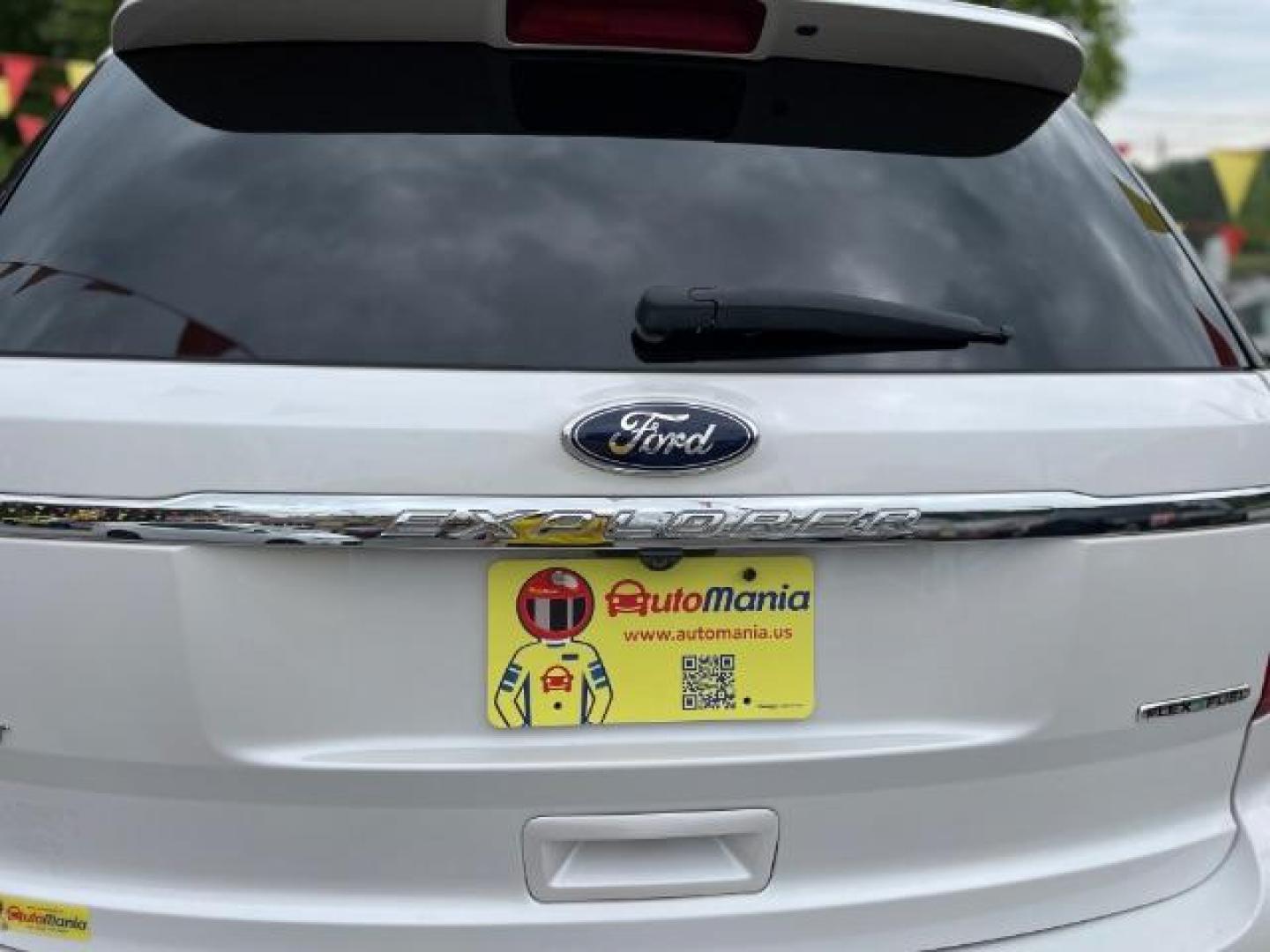 2013 White Ford Explorer XLT FWD (1FM5K7D80DG) with an 3.5L V6 DOHC 24V engine, 6-Speed Automatic transmission, located at 1806 Veterans Memorial Hwy SW, Austell, GA, 30168, (770) 944-9558, 33.817959, -84.606987 - Photo#4