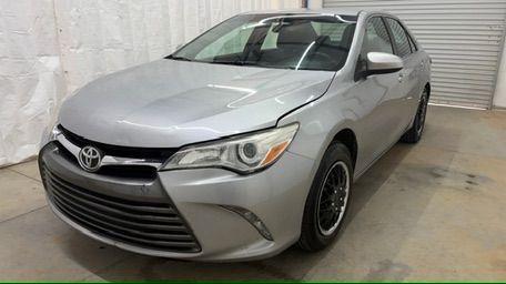 2017 Silver Toyota Camry LE (4T1BF1FK0HU) with an 2.5L L4 DOHC 16V engine, 6-Speed Automatic transmission, located at 1806 Veterans Memorial Hwy SW, Austell, GA, 30168, (770) 944-9558, 33.817959, -84.606987- Photo#0