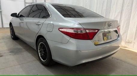 2017 Silver Toyota Camry LE (4T1BF1FK0HU) with an 2.5L L4 DOHC 16V engine, 6-Speed Automatic transmission, located at 1806 Veterans Memorial Hwy SW, Austell, GA, 30168, (770) 944-9558, 33.817959, -84.606987- Photo#3