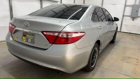 2017 Silver Toyota Camry LE (4T1BF1FK0HU) with an 2.5L L4 DOHC 16V engine, 6-Speed Automatic transmission, located at 1806 Veterans Memorial Hwy SW, Austell, GA, 30168, (770) 944-9558, 33.817959, -84.606987- Photo#5