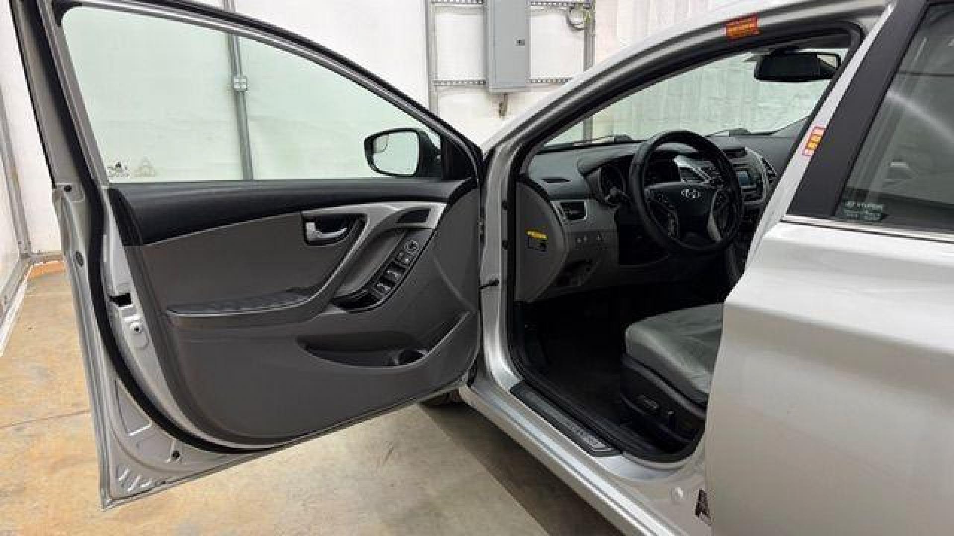 2016 Silver Hyundai Elantra Limited (KMHDH4AE7GU) with an 1.8L L4 DOHC 16V engine, 6-Speed Automatic transmission, located at 1806 Veterans Memorial Hwy SW, Austell, GA, 30168, (770) 944-9558, 33.817959, -84.606987 - Photo#10