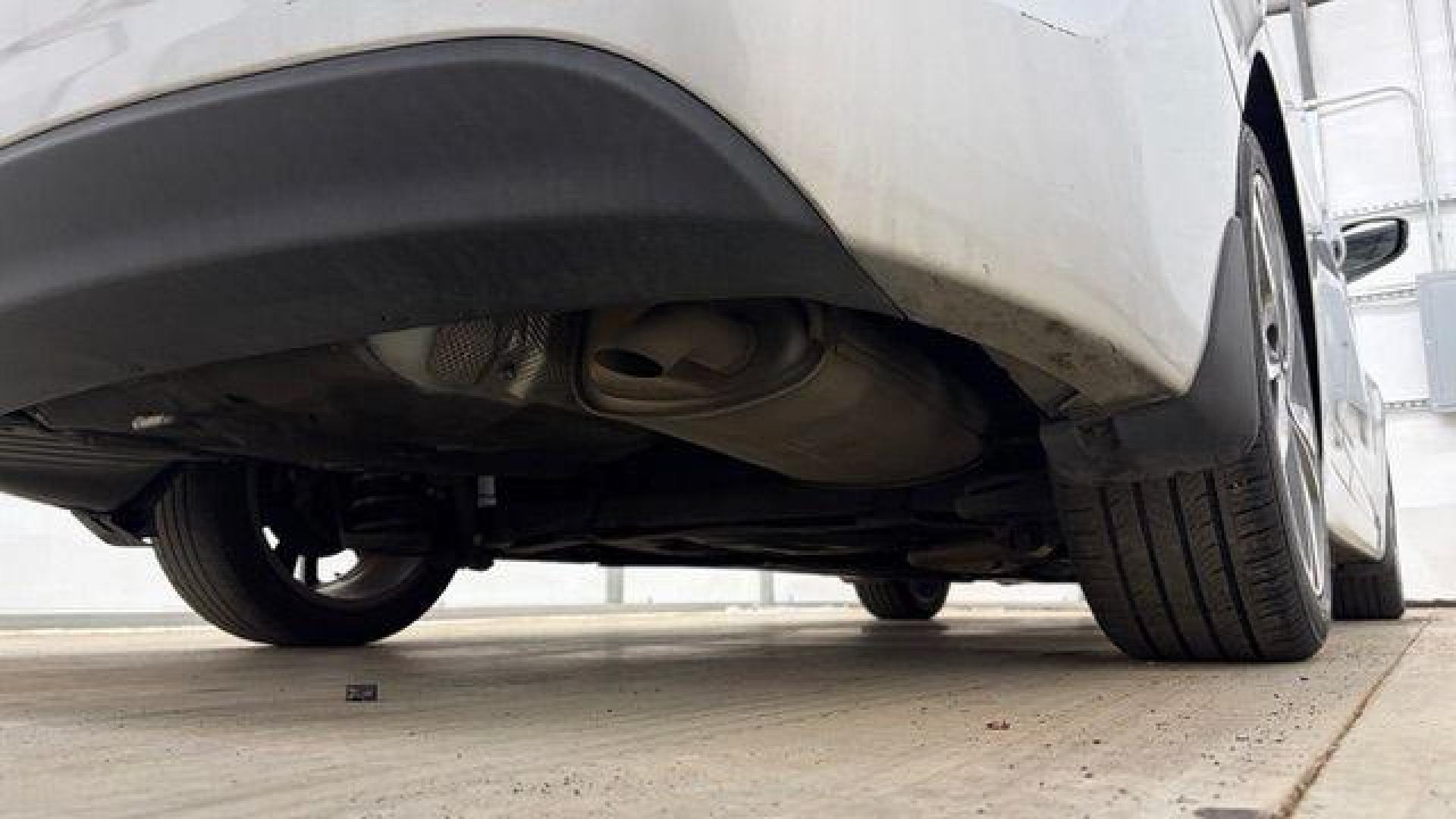 2016 Silver Hyundai Elantra Limited (KMHDH4AE7GU) with an 1.8L L4 DOHC 16V engine, 6-Speed Automatic transmission, located at 1806 Veterans Memorial Hwy SW, Austell, GA, 30168, (770) 944-9558, 33.817959, -84.606987 - Photo#20