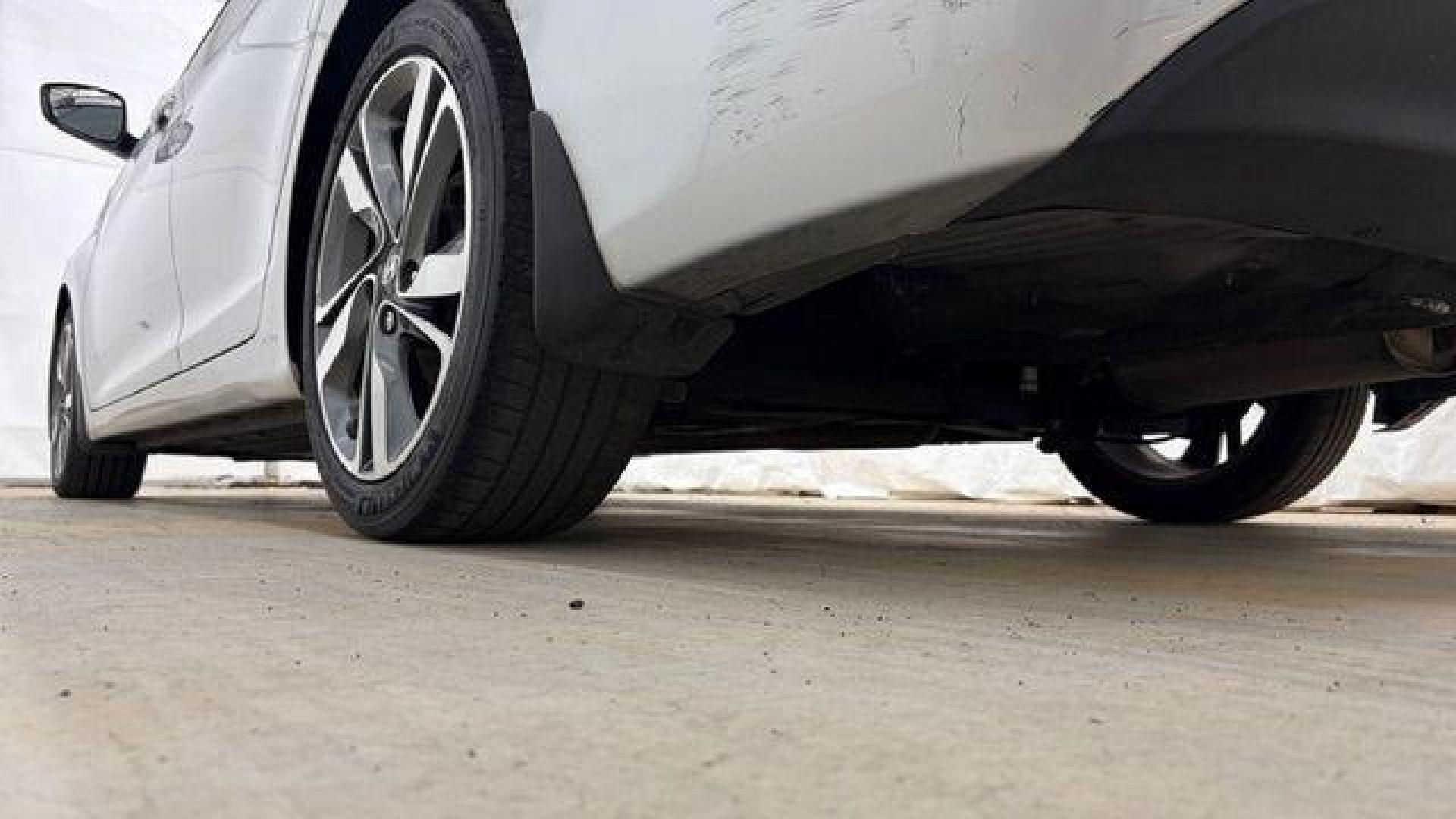 2016 Silver Hyundai Elantra Limited (KMHDH4AE7GU) with an 1.8L L4 DOHC 16V engine, 6-Speed Automatic transmission, located at 1806 Veterans Memorial Hwy SW, Austell, GA, 30168, (770) 944-9558, 33.817959, -84.606987 - Photo#21