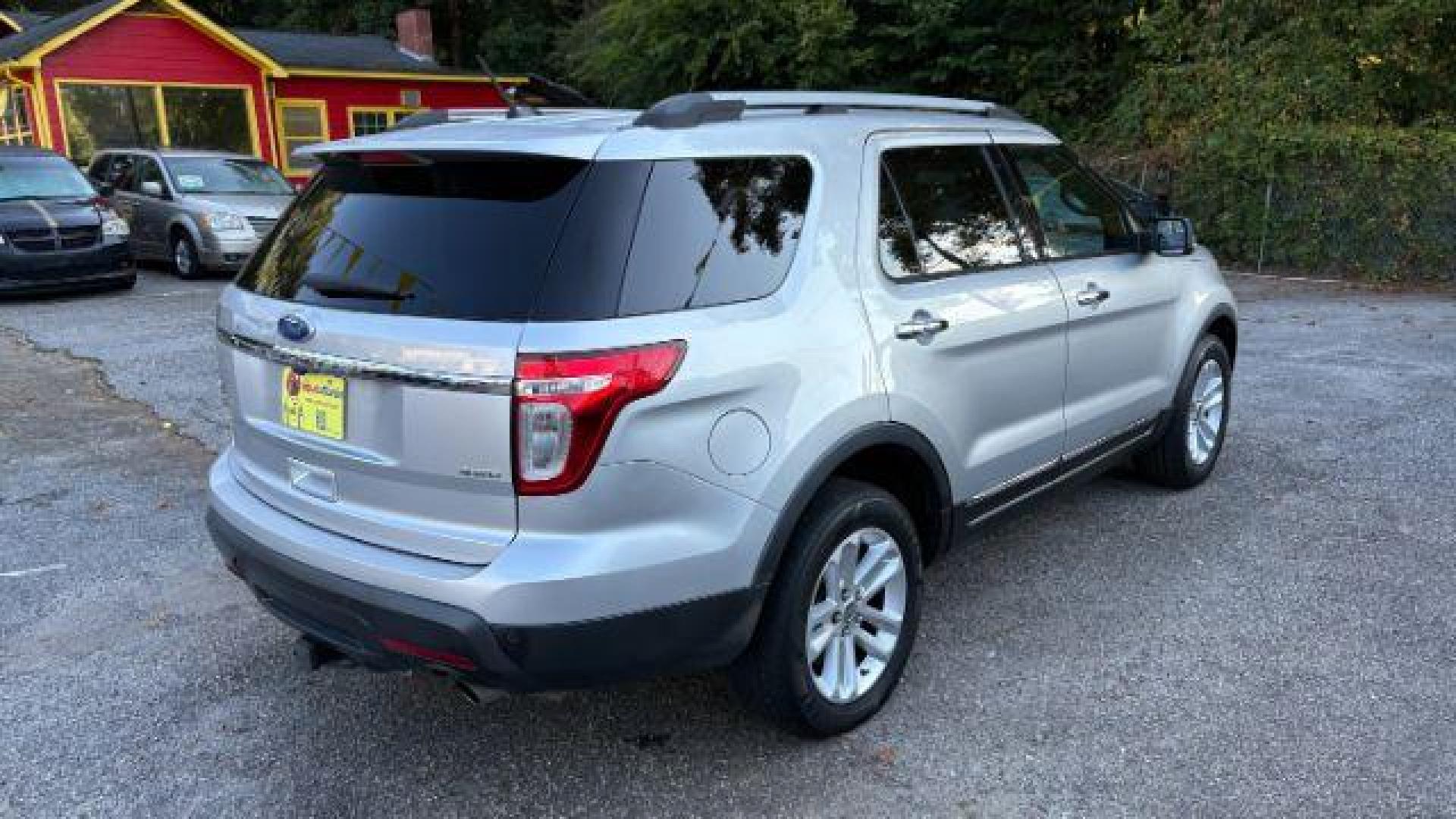2011 Silver Ford Explorer XLT 4WD (1FMHK8D83BG) with an 3.5L V6 DOHC 24V engine, 6-Speed Automatic transmission, located at 1806 Veterans Memorial Hwy SW, Austell, GA, 30168, (770) 944-9558, 33.817959, -84.606987 - Photo#1