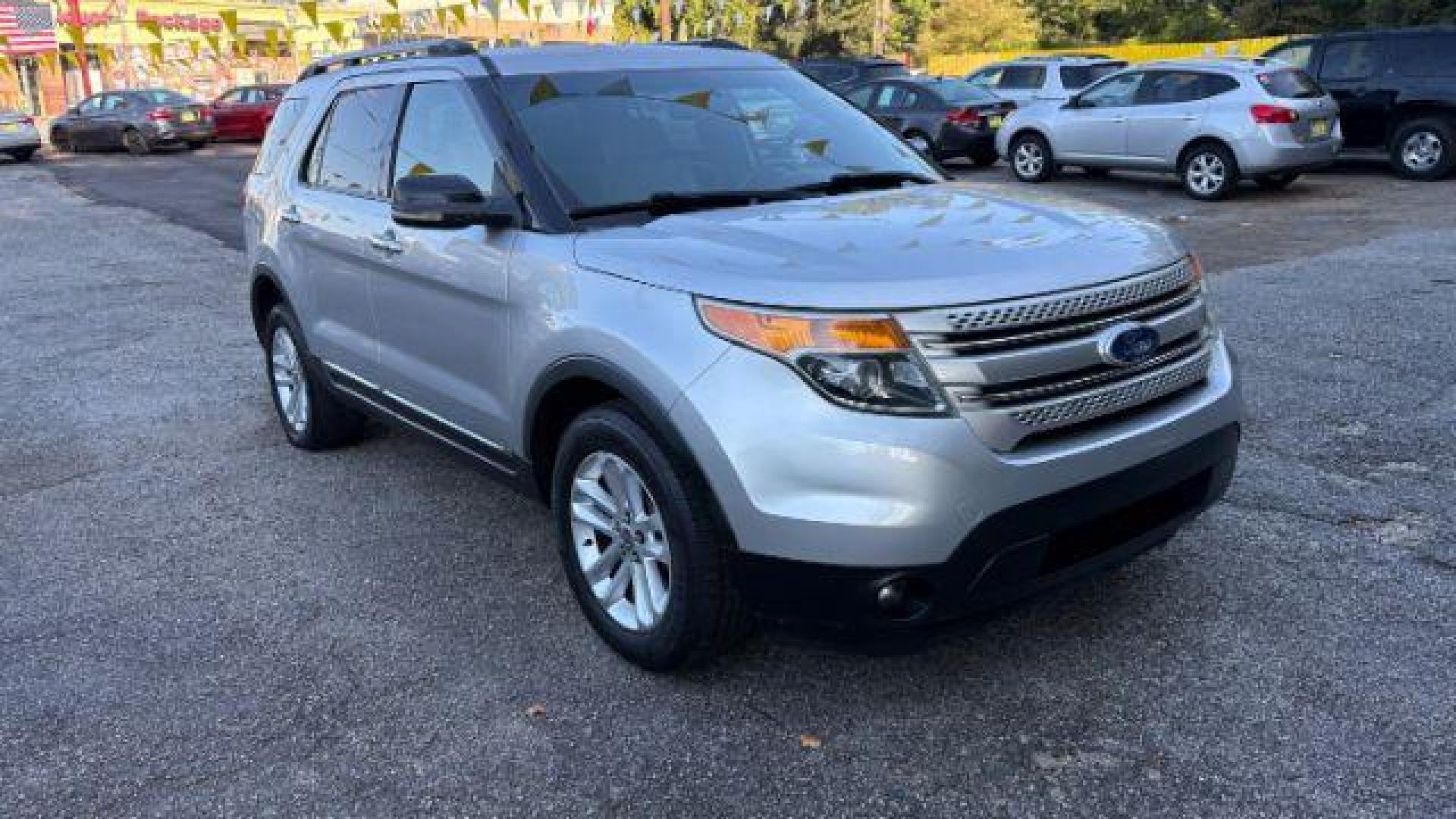 2011 Silver Ford Explorer XLT 4WD (1FMHK8D83BG) with an 3.5L V6 DOHC 24V engine, 6-Speed Automatic transmission, located at 1806 Veterans Memorial Hwy SW, Austell, GA, 30168, (770) 944-9558, 33.817959, -84.606987 - Photo#3