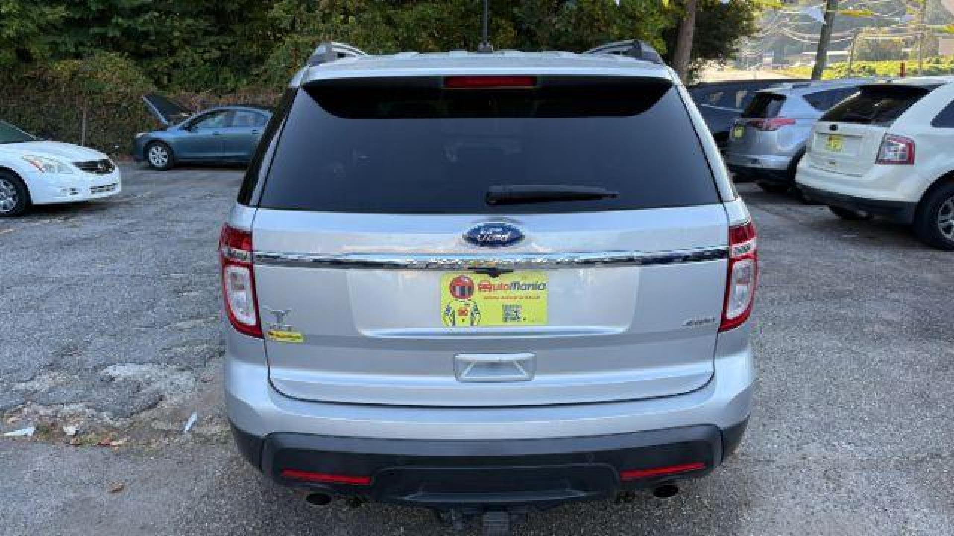 2011 Silver Ford Explorer XLT 4WD (1FMHK8D83BG) with an 3.5L V6 DOHC 24V engine, 6-Speed Automatic transmission, located at 1806 Veterans Memorial Hwy SW, Austell, GA, 30168, (770) 944-9558, 33.817959, -84.606987 - Photo#4