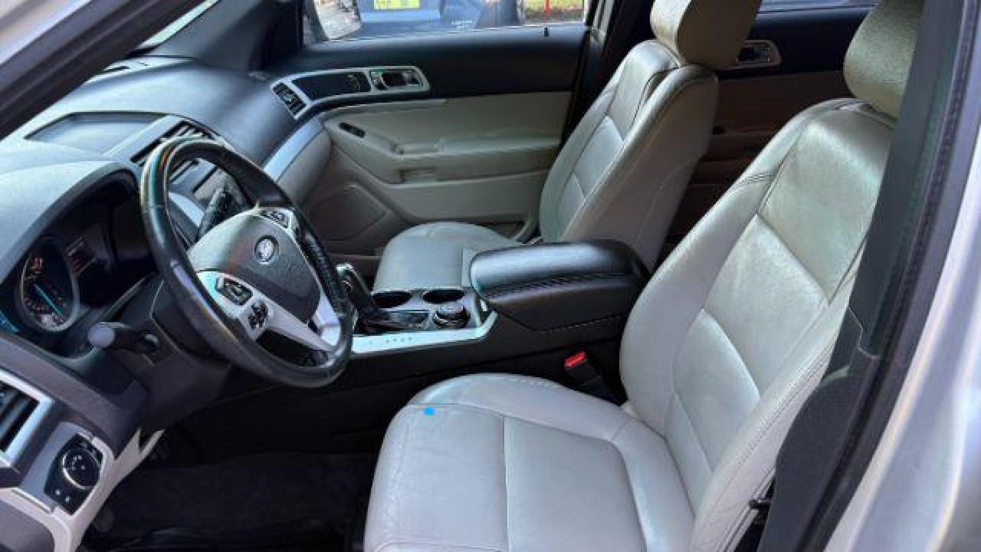 2011 Silver Ford Explorer XLT 4WD (1FMHK8D83BG) with an 3.5L V6 DOHC 24V engine, 6-Speed Automatic transmission, located at 1806 Veterans Memorial Hwy SW, Austell, GA, 30168, (770) 944-9558, 33.817959, -84.606987 - Photo#10