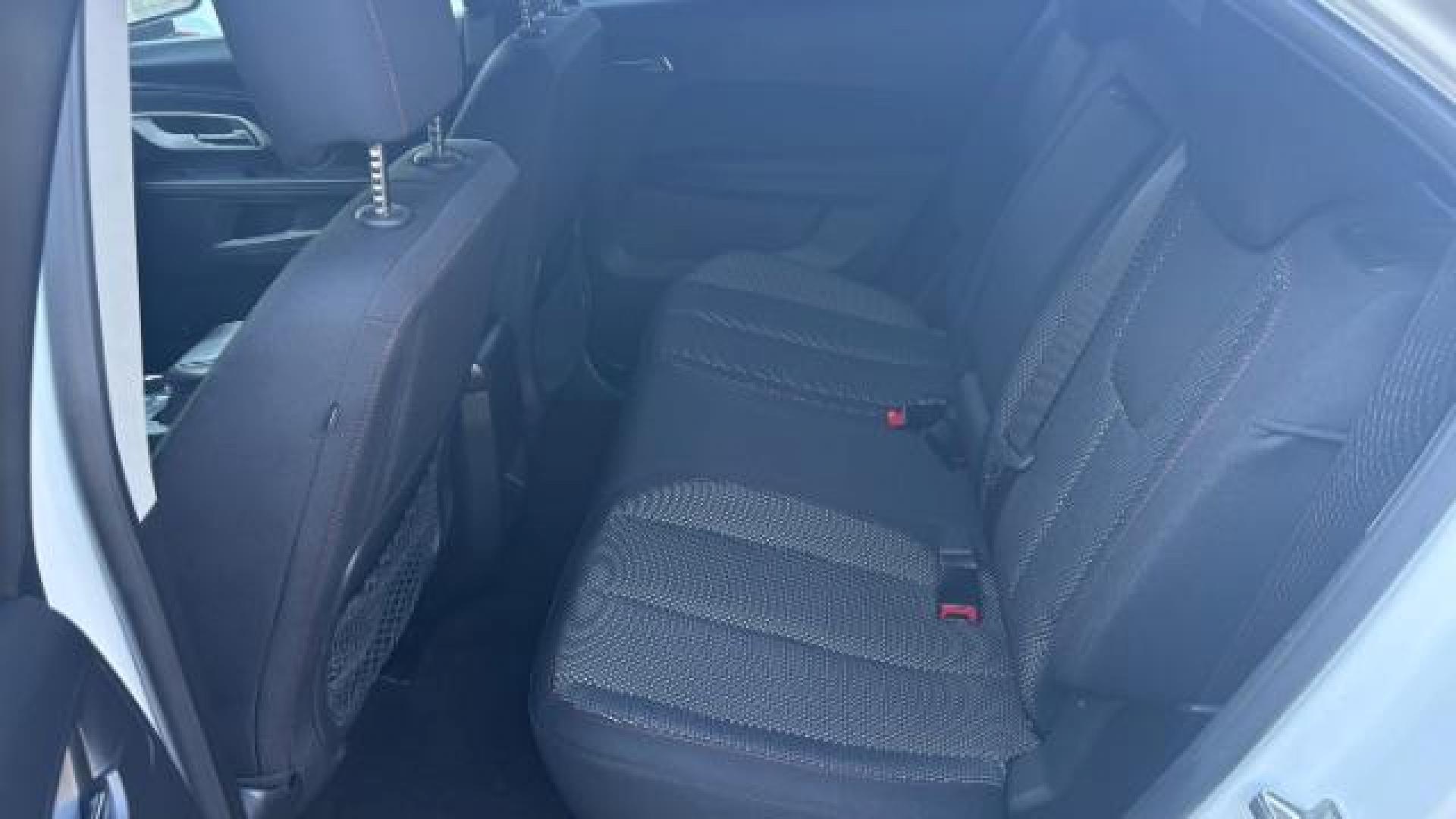 2011 White Chevrolet Equinox 1LT 2WD (2GNALDEC6B1) with an 2.4L L4 DOHC 16V engine, 6-Speed Automatic transmission, located at 1806 Veterans Memorial Hwy SW, Austell, GA, 30168, (770) 944-9558, 33.817959, -84.606987 - Photo#8