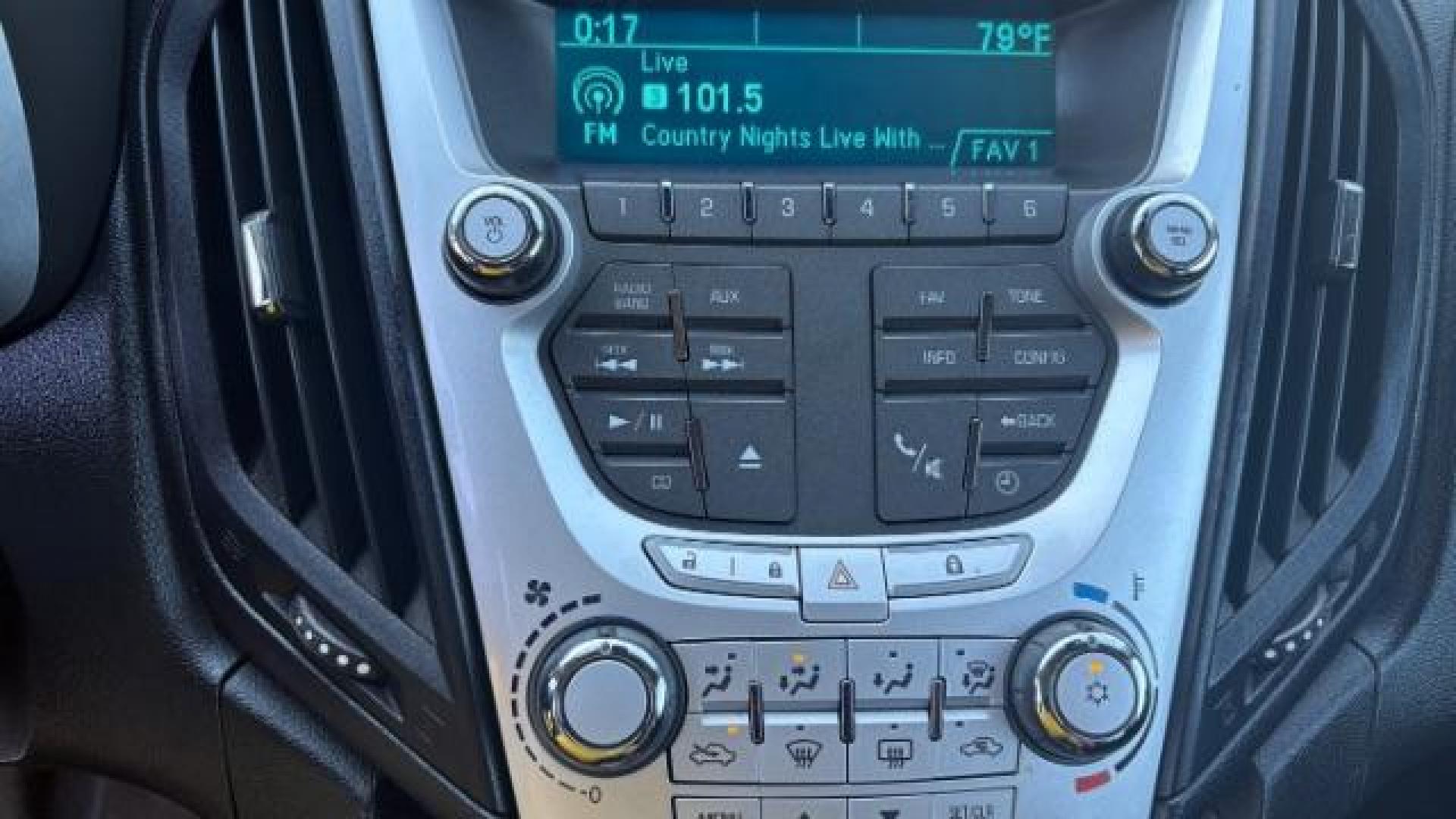 2011 White Chevrolet Equinox 1LT 2WD (2GNALDEC6B1) with an 2.4L L4 DOHC 16V engine, 6-Speed Automatic transmission, located at 1806 Veterans Memorial Hwy SW, Austell, GA, 30168, (770) 944-9558, 33.817959, -84.606987 - Photo#12