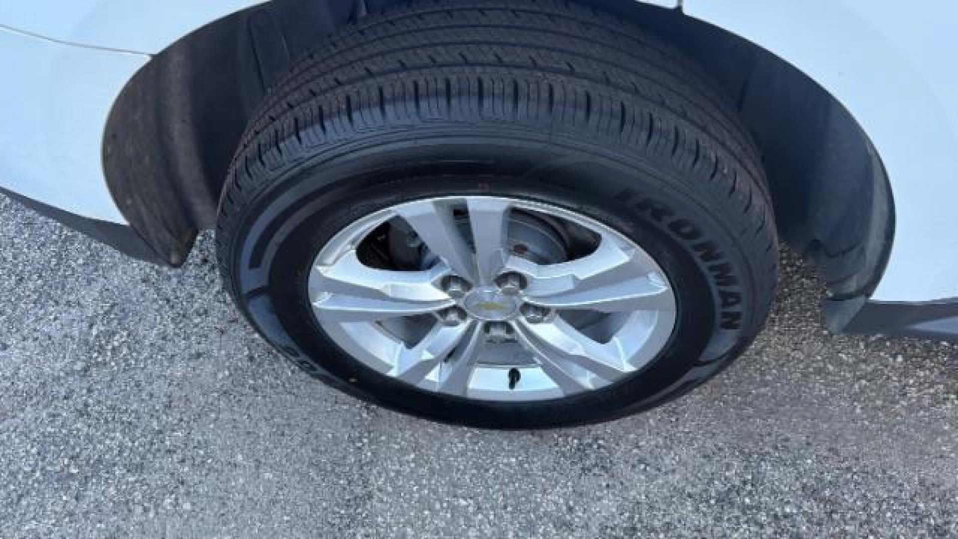 2011 White Chevrolet Equinox 1LT 2WD (2GNALDEC6B1) with an 2.4L L4 DOHC 16V engine, 6-Speed Automatic transmission, located at 1806 Veterans Memorial Hwy SW, Austell, GA, 30168, (770) 944-9558, 33.817959, -84.606987 - Photo#16