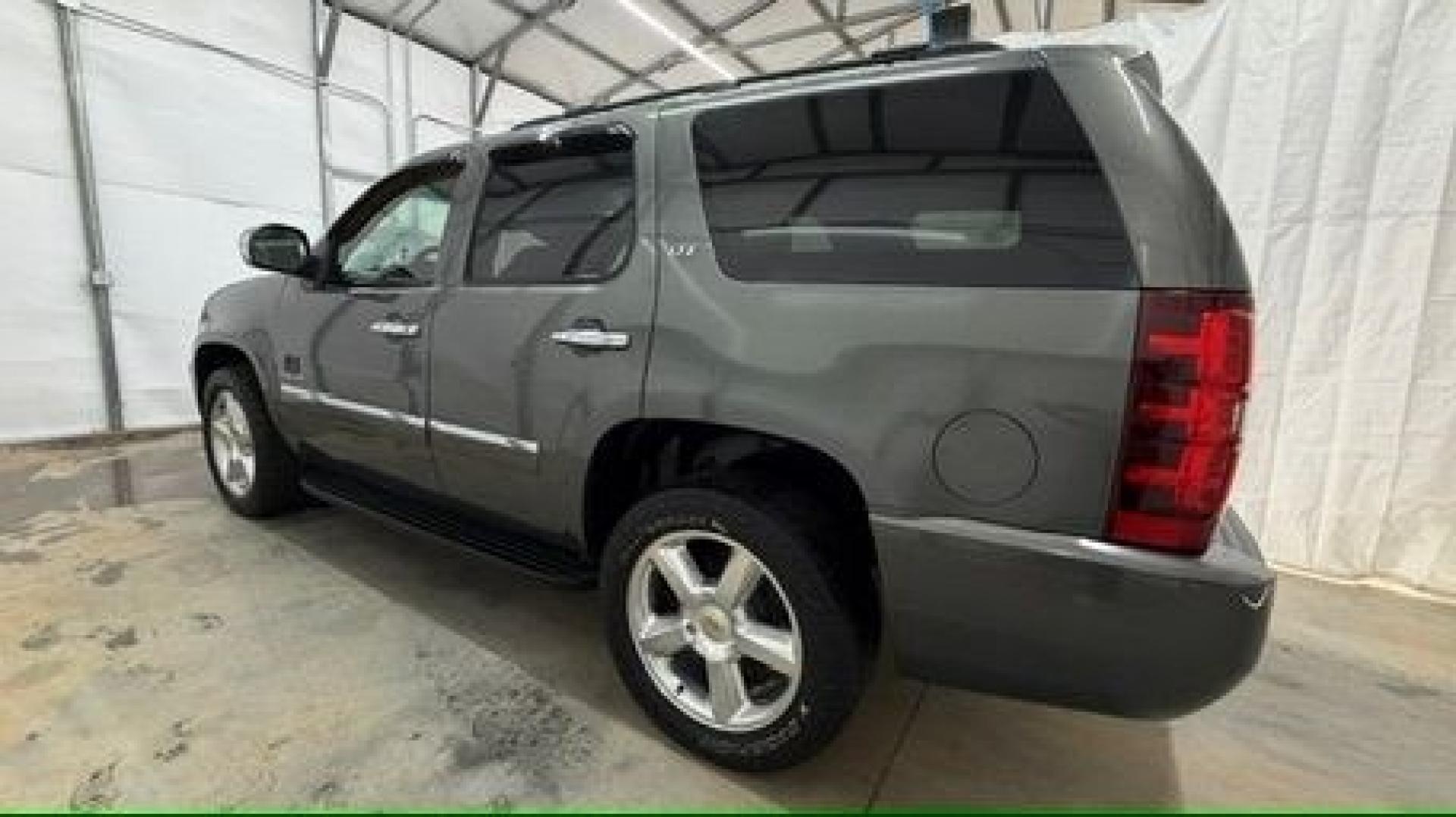2011 Green Chevrolet Tahoe LTZ 2WD (1GNSCCE05BR) with an 5.3L V8 OHV 16V FFV engine, 6-Speed Automatic transmission, located at 1806 Veterans Memorial Hwy SW, Austell, GA, 30168, (770) 944-9558, 33.817959, -84.606987 - Photo#4
