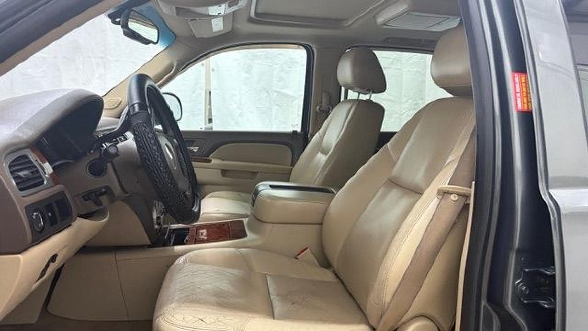2011 Green Chevrolet Tahoe LTZ 2WD (1GNSCCE05BR) with an 5.3L V8 OHV 16V FFV engine, 6-Speed Automatic transmission, located at 1806 Veterans Memorial Hwy SW, Austell, GA, 30168, (770) 944-9558, 33.817959, -84.606987 - Photo#11