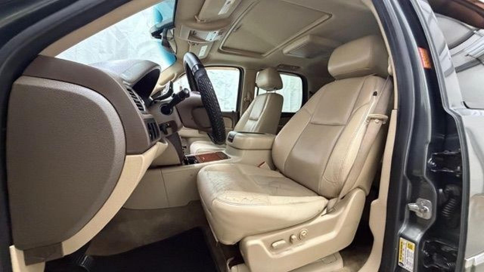2011 Green Chevrolet Tahoe LTZ 2WD (1GNSCCE05BR) with an 5.3L V8 OHV 16V FFV engine, 6-Speed Automatic transmission, located at 1806 Veterans Memorial Hwy SW, Austell, GA, 30168, (770) 944-9558, 33.817959, -84.606987 - Photo#12