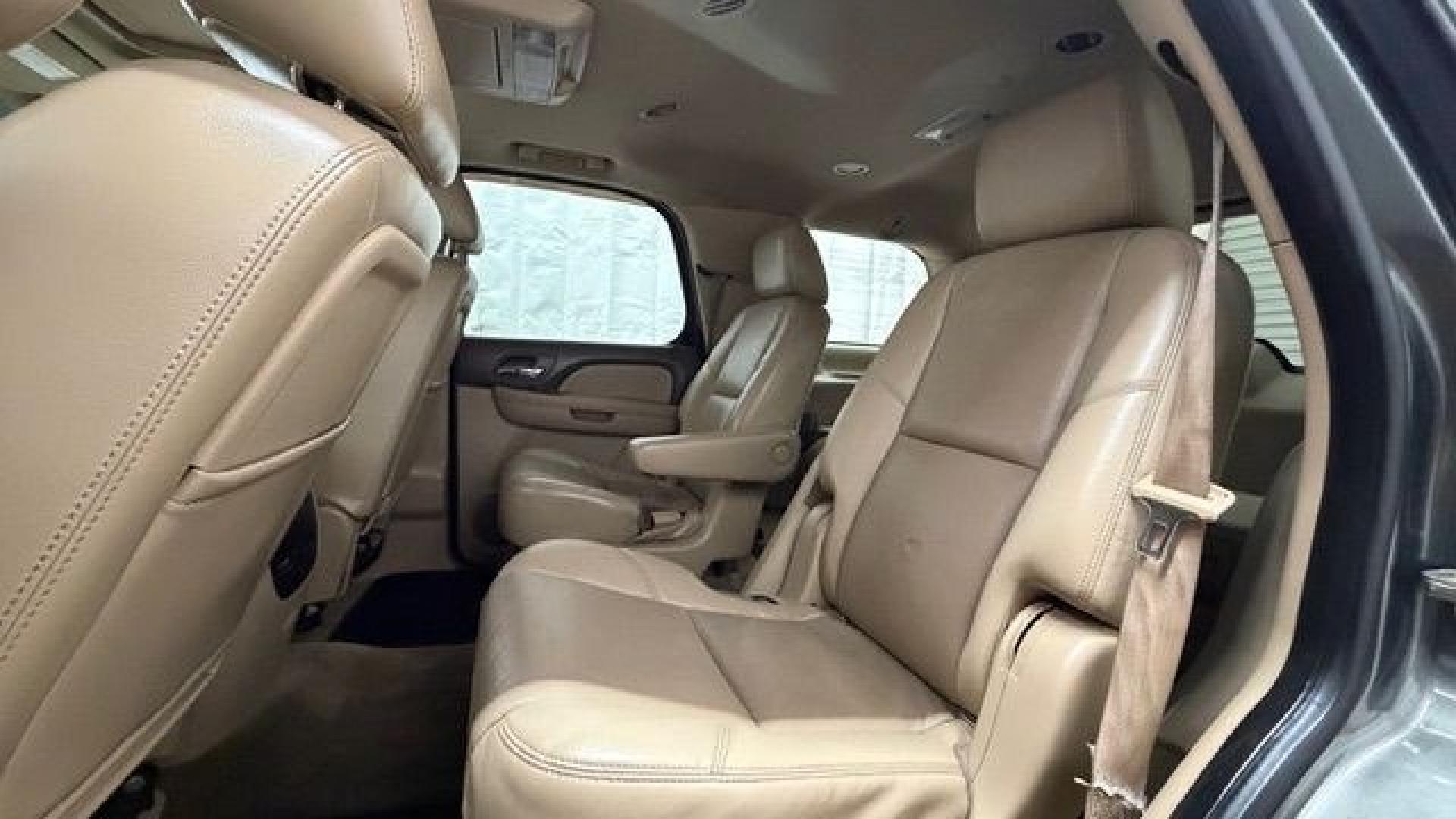 2011 Green Chevrolet Tahoe LTZ 2WD (1GNSCCE05BR) with an 5.3L V8 OHV 16V FFV engine, 6-Speed Automatic transmission, located at 1806 Veterans Memorial Hwy SW, Austell, GA, 30168, (770) 944-9558, 33.817959, -84.606987 - Photo#14